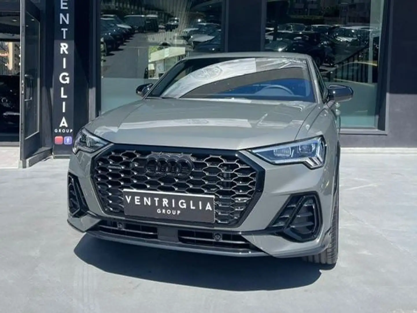 Audi Q3 Q3 Sportback 40 2.0 tdi Identity Black  s-tronic - 1