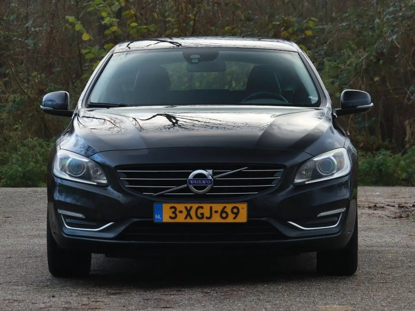 Volvo V60 2.4 D6 AWD Pl.i Sum. Zwart - 2
