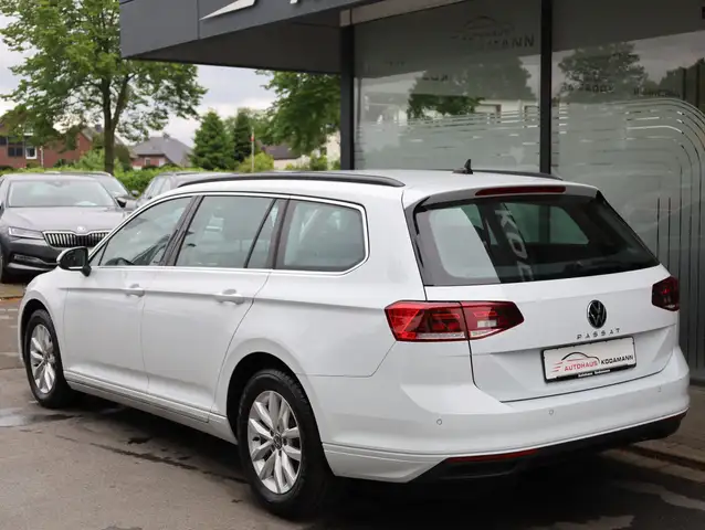 Volkswagen Passat view 8