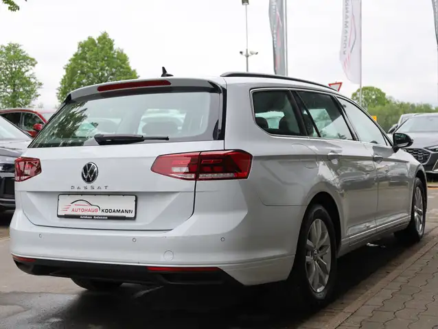 Volkswagen Passat view 14