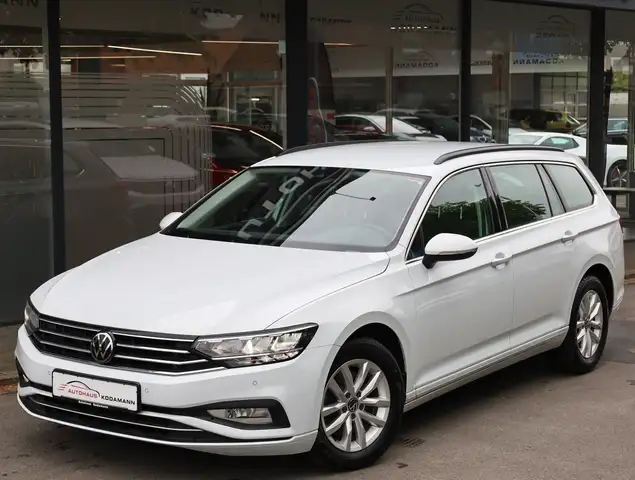 Volkswagen Passat view 2