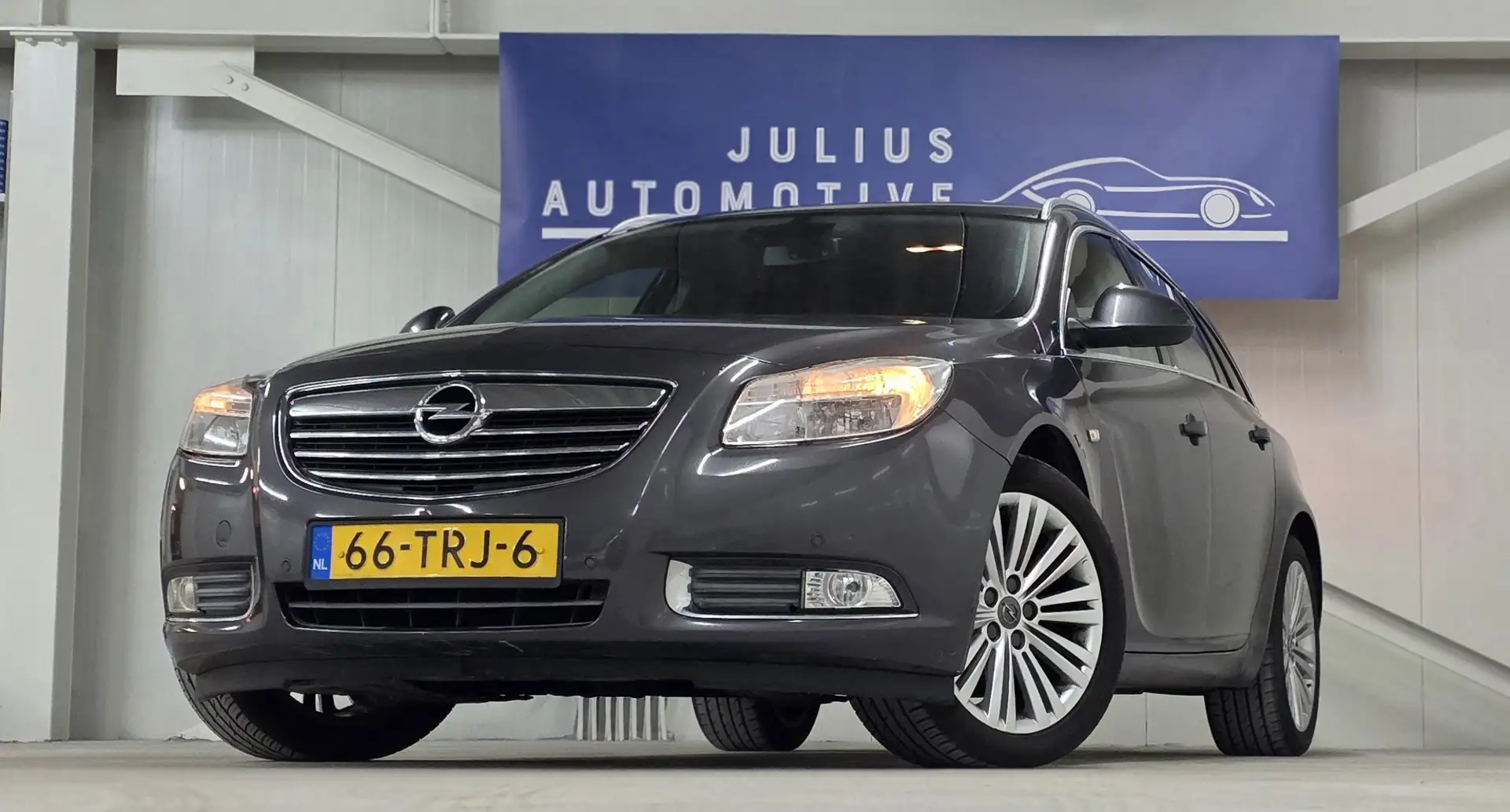 Opel Insignia Sports Tourer 1.4T EcoFLEX Business Edition 7Perso Grijs - 1