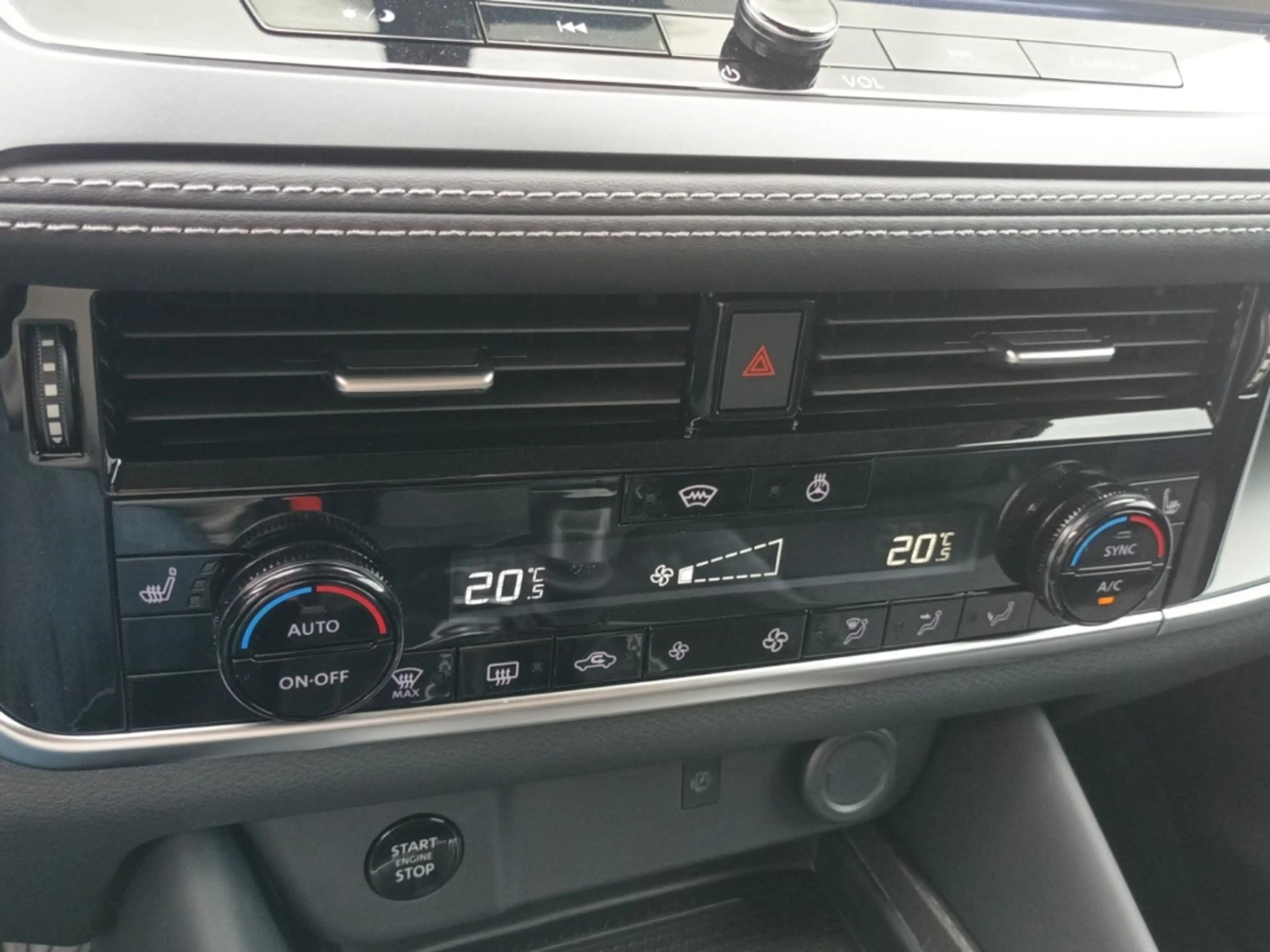 Nissan Qashqai N-Connecta *NAVI* *Klimaautomatik* *SHZ*LENKRADHEI — photo 12