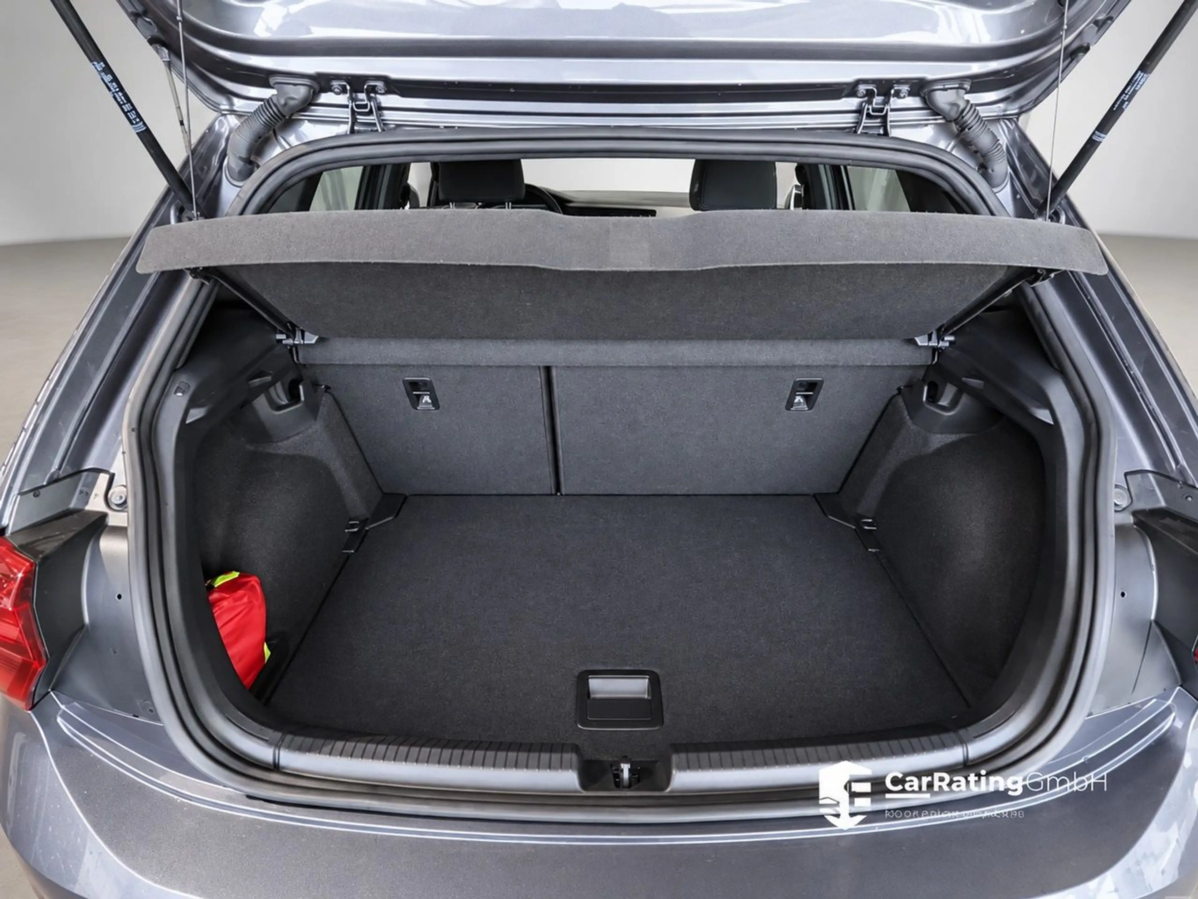 Volkswagen Polo 1.0 TSI R-Line DSG Pano Matrix LED — photo 13