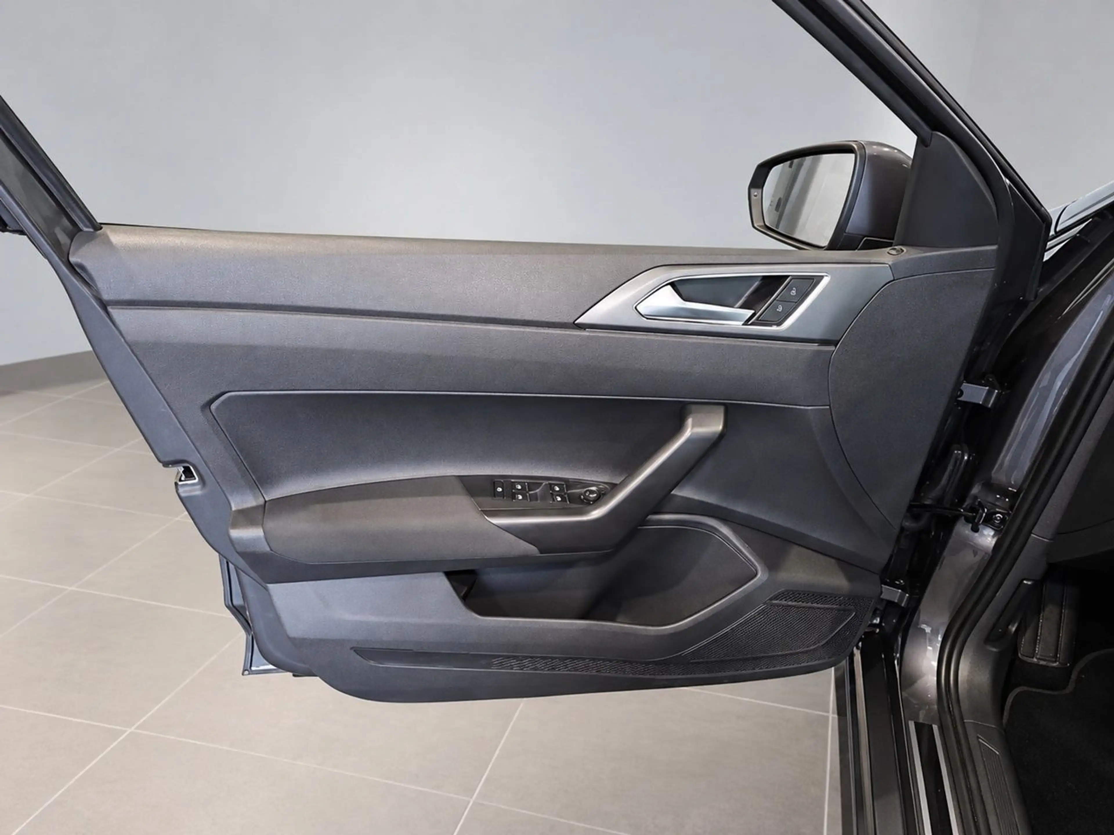 Volkswagen Polo 1.0 TSI R-Line DSG Pano Matrix LED — photo 14