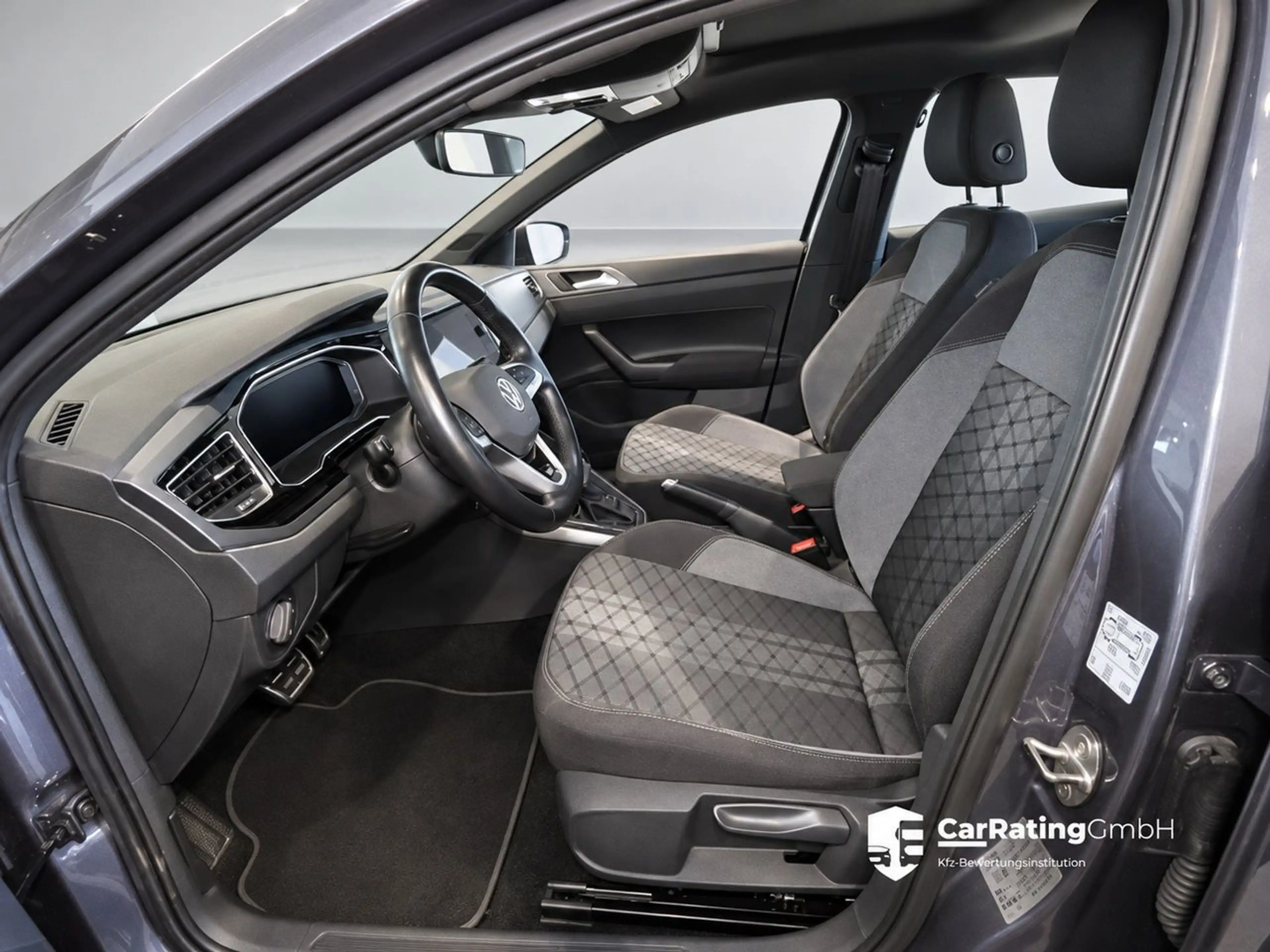 Volkswagen Polo 1.0 TSI R-Line DSG Pano Matrix LED — photo 11