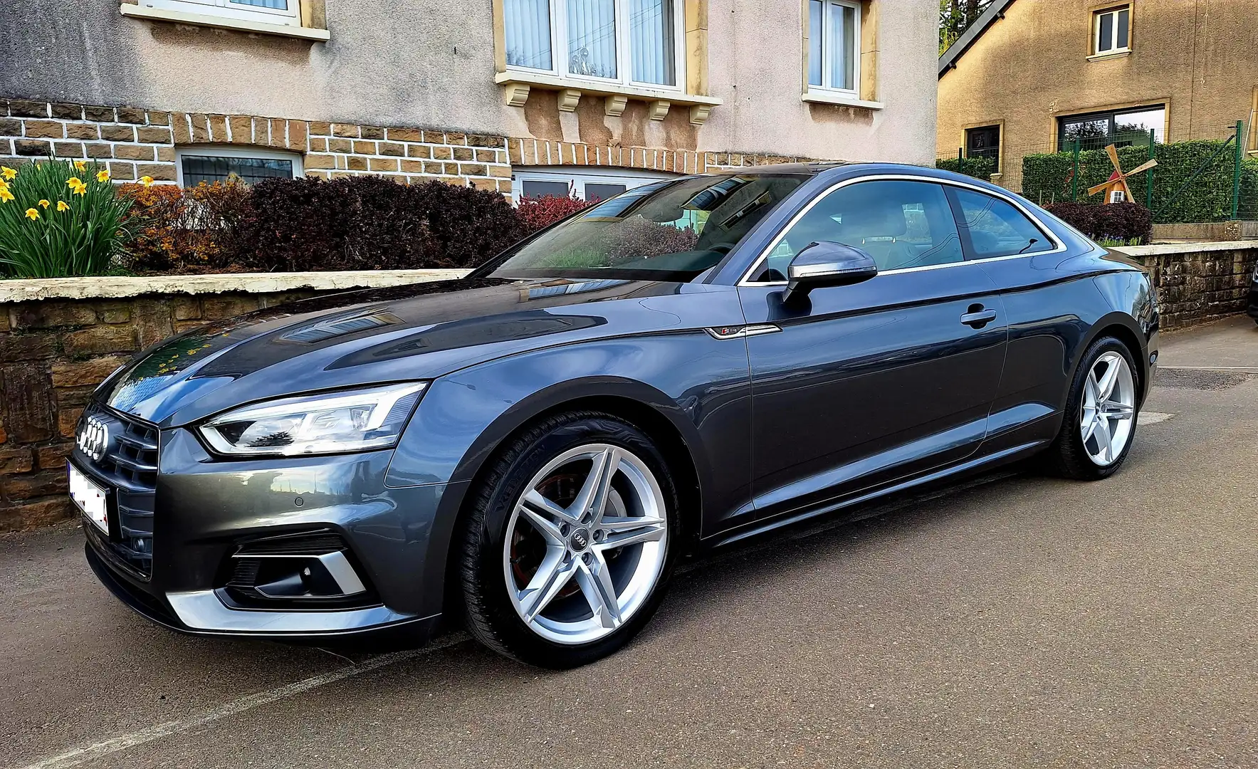 Audi A5 Coupé 2.0 TDi Stronic siva - 2