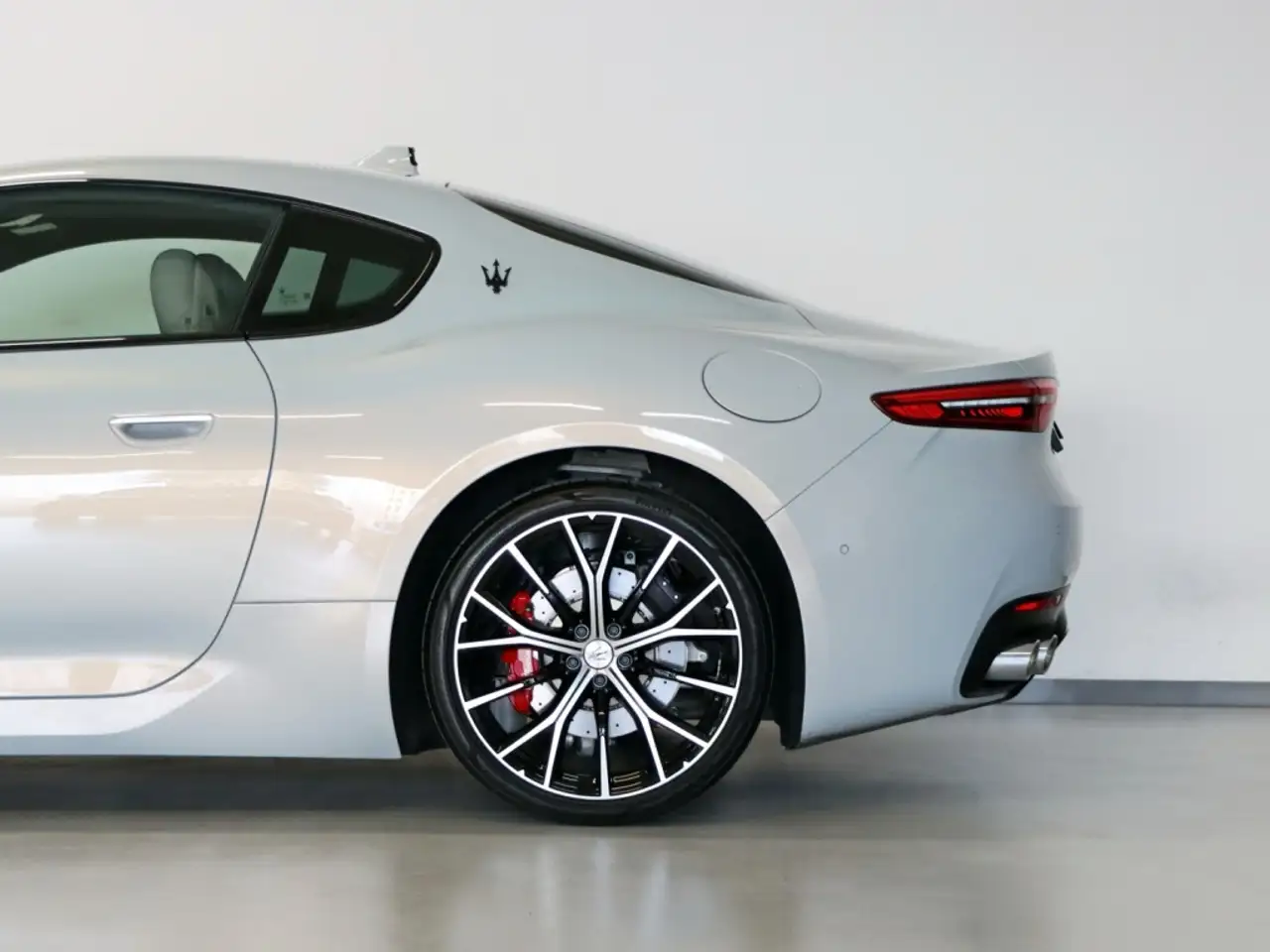 Maserati GranTurismo 2025 — фото 15
