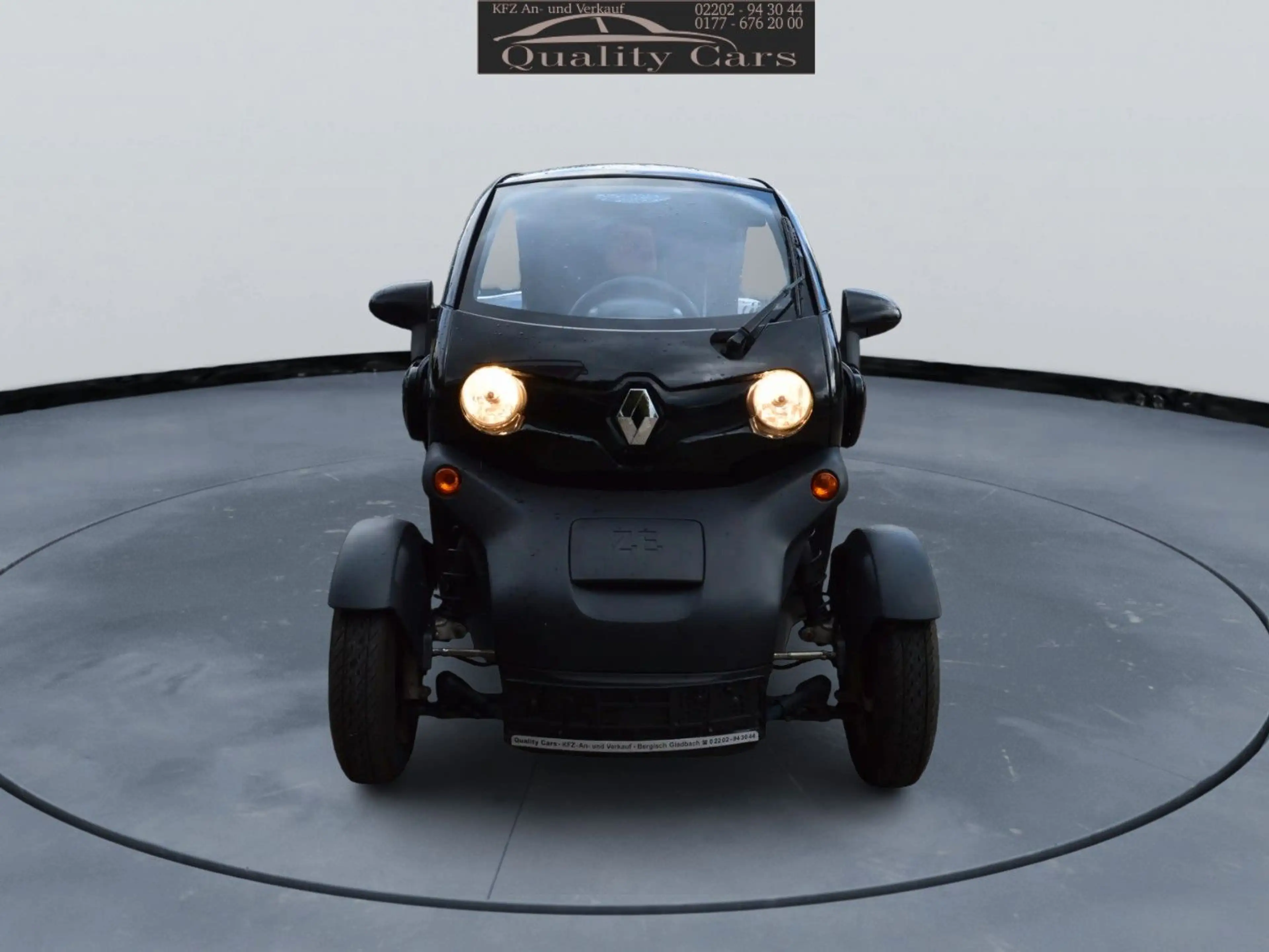 Renault Twizy Black Sport Edition — photo 2