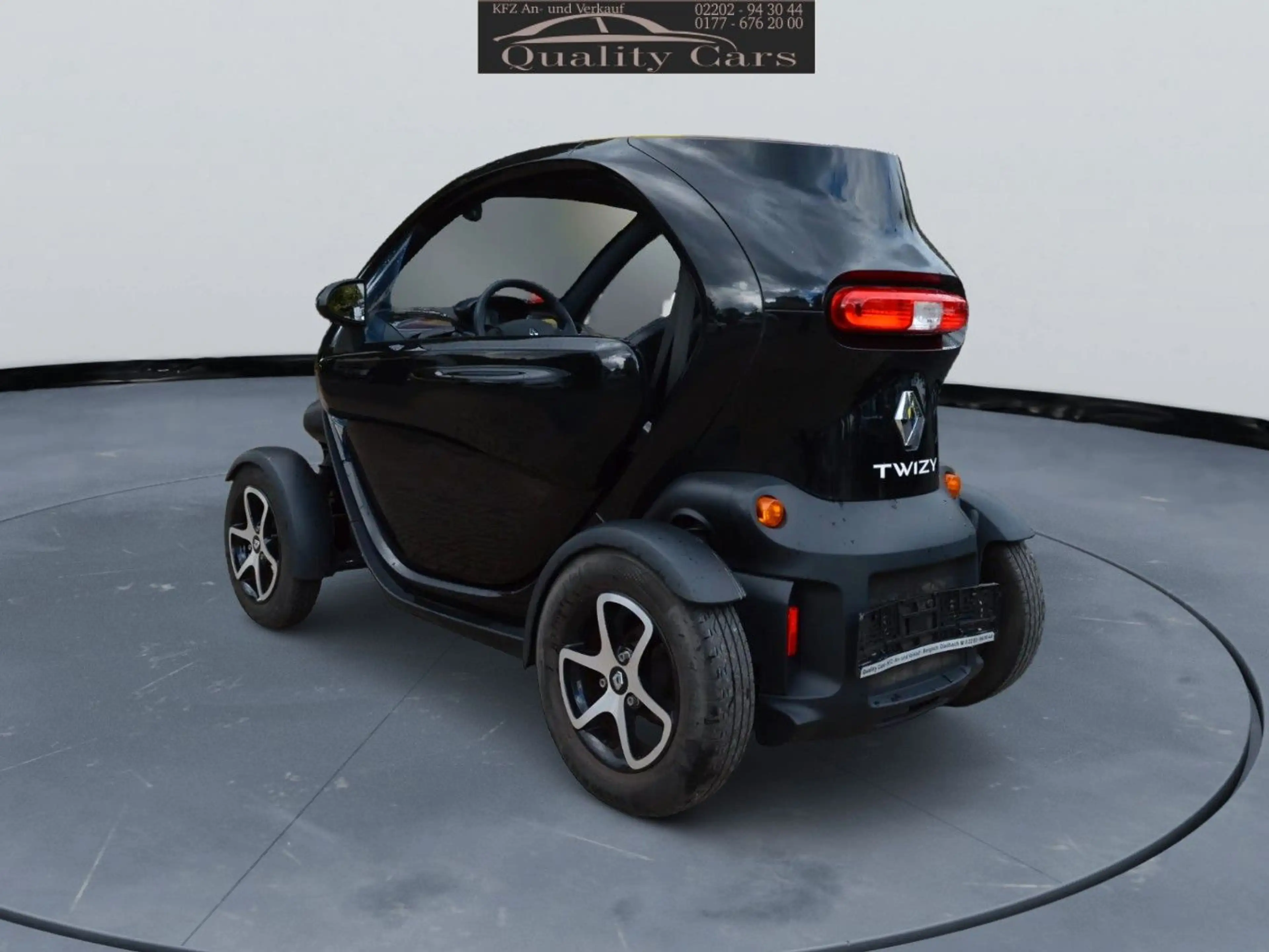 Renault Twizy Black Sport Edition — photo 3