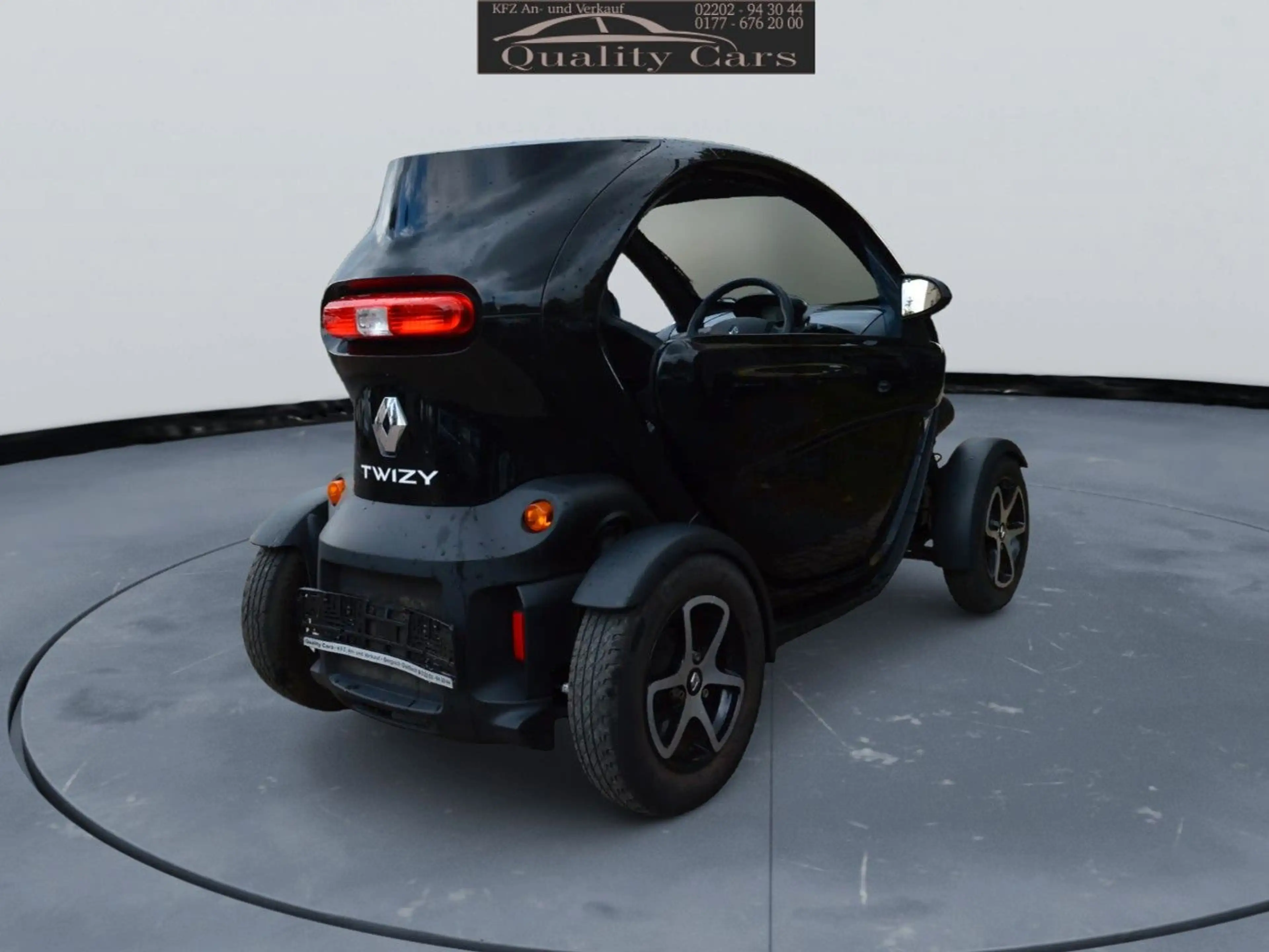 Renault Twizy Black Sport Edition — photo 5