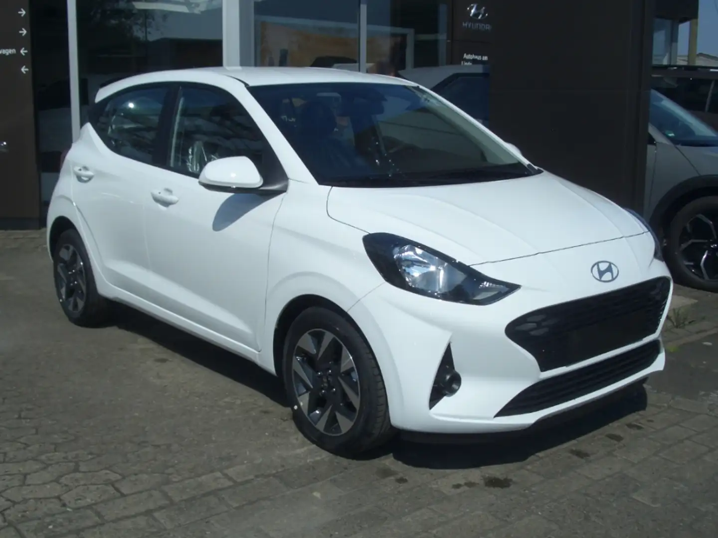 Hyundai i10 Facelift MJ25 1.0 Trend Navi, Komfort-Paket Белый - 1