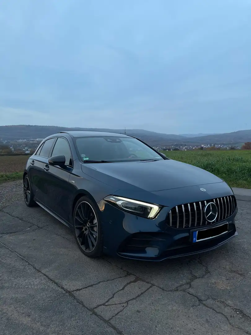 Mercedes-Benz A 35 AMG 4Matic Kompaktlimousine Albastru - 1