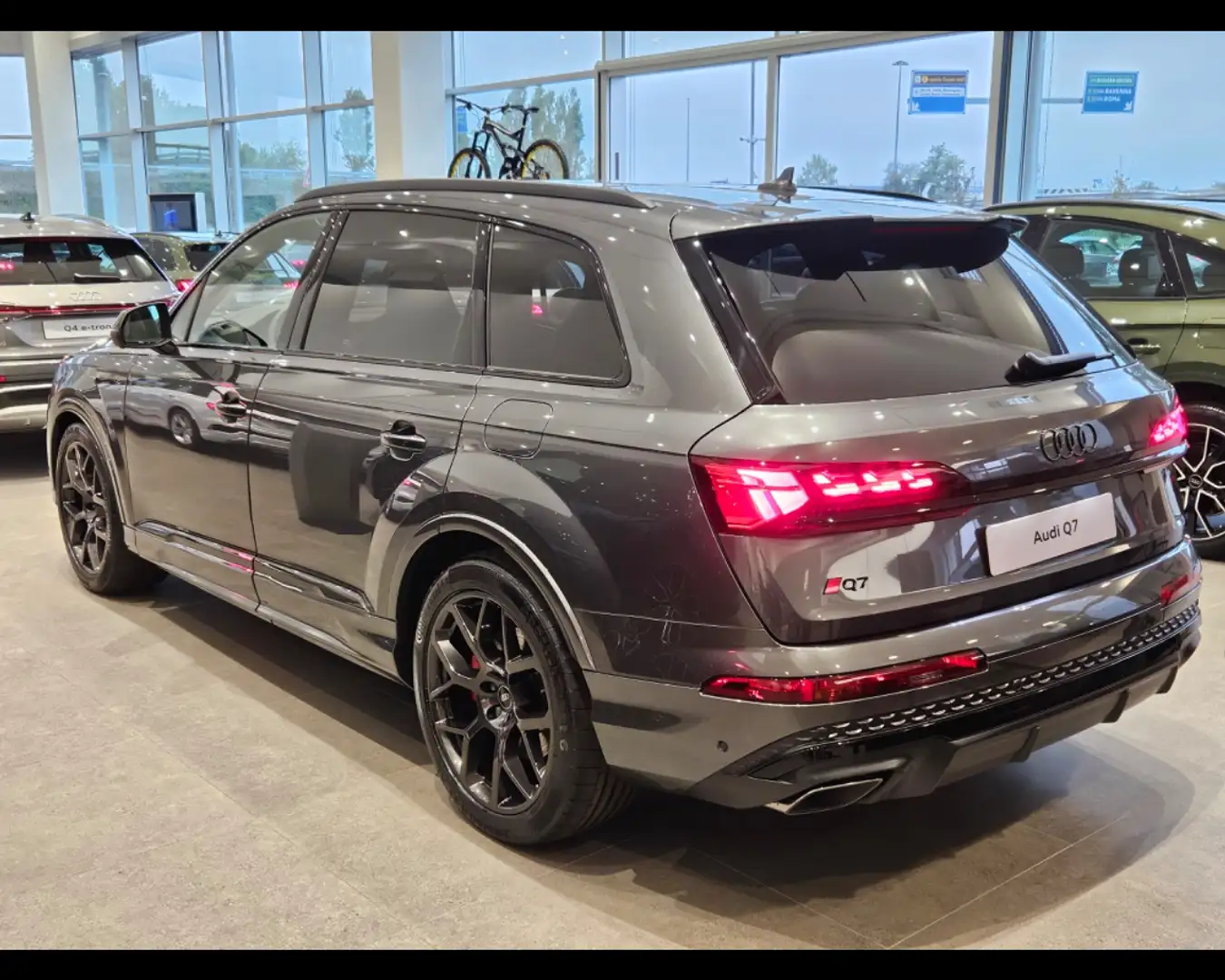 Audi Q7 quat   PH3,0  V6360    A8 MY 24 Серый - 2