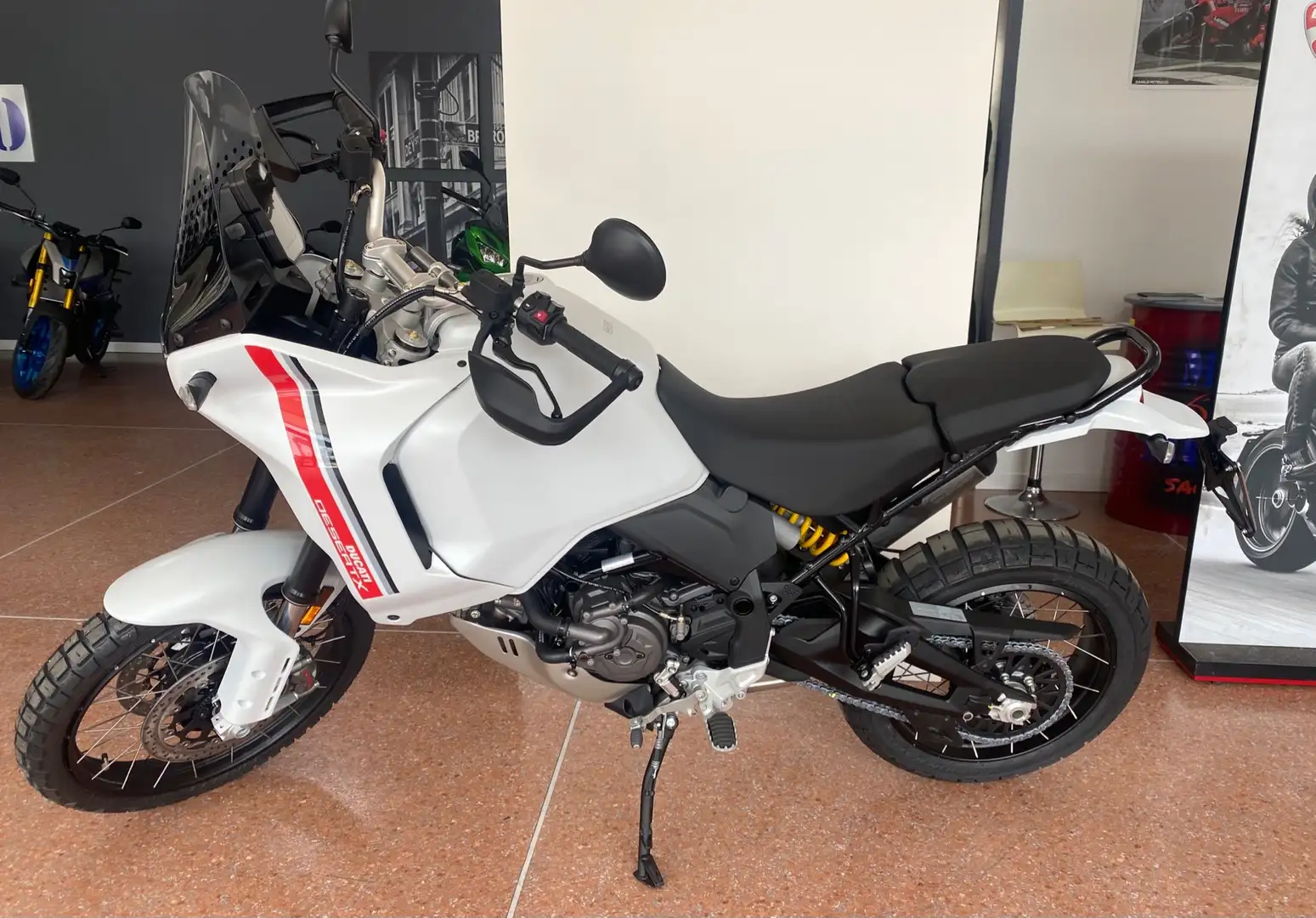 Ducati DesertX Blanc - 1