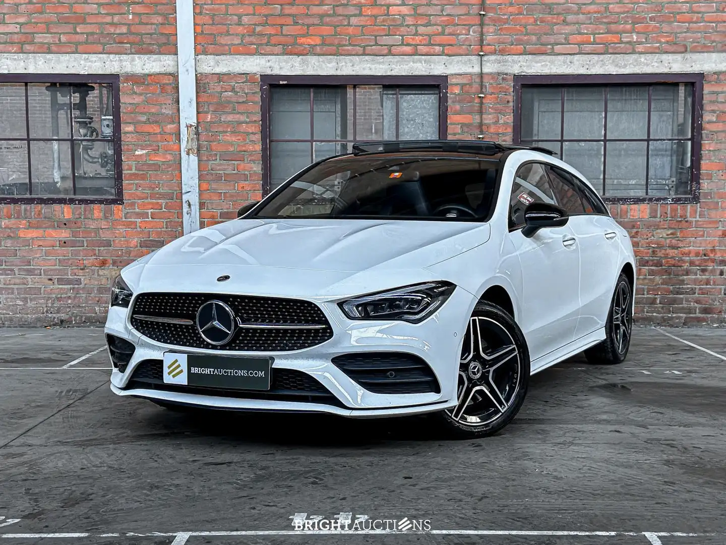 Mercedes-Benz CLA 250 Shooting Brake CLA250 e Business Solution AMG Limi Wit - 1