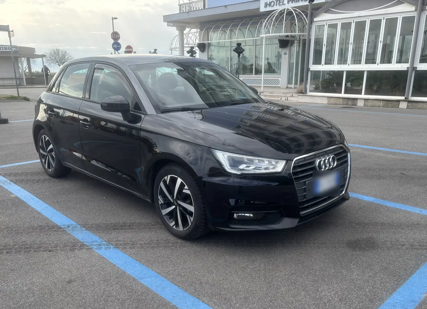 Audi A1 A1 Sportback 1.4 tdi Metal ultra Negro - 2