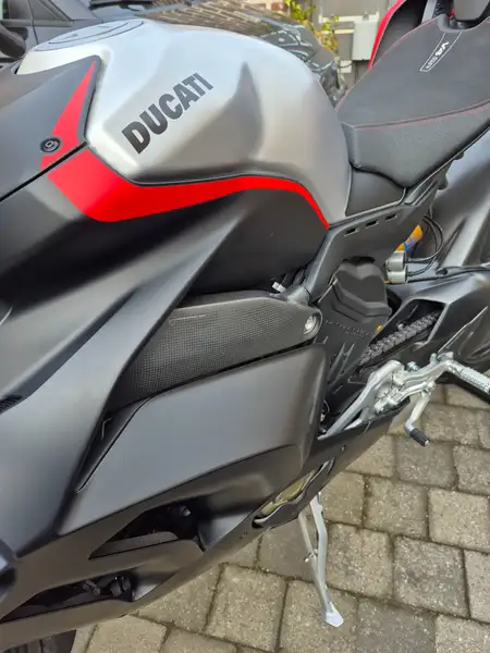 Ducati PANIGALE V4 - foto 3
