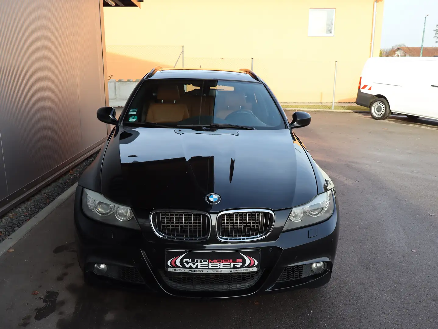 BMW 330 d xDrive DPF Touring Aut. *M-SPORTPAKET*NAVI*XENON Schwarz - 2