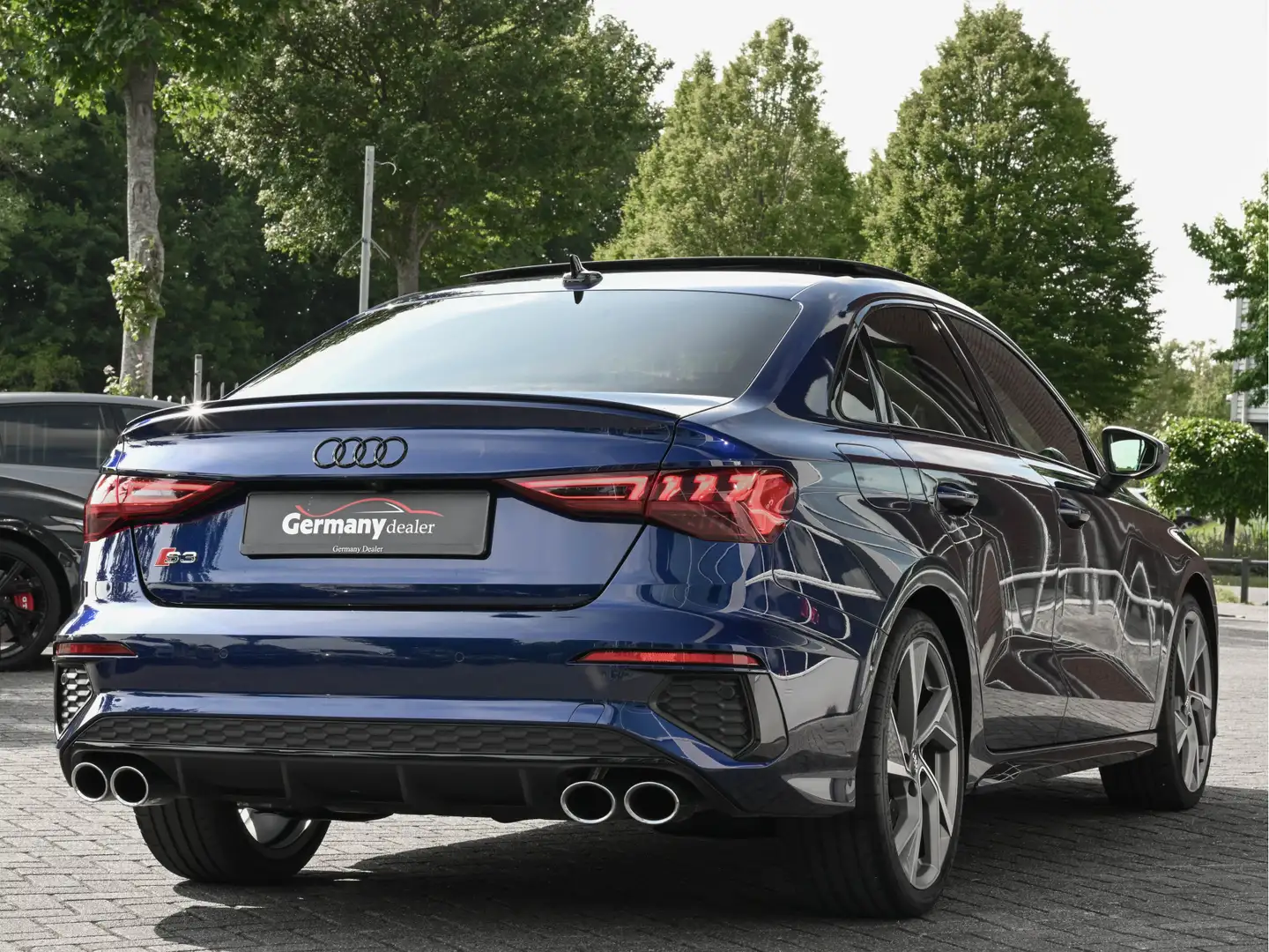 Audi S3 Limousine 310PK 2.0TFSI Quattro Pano HUD Matrix B& Blauw - 2