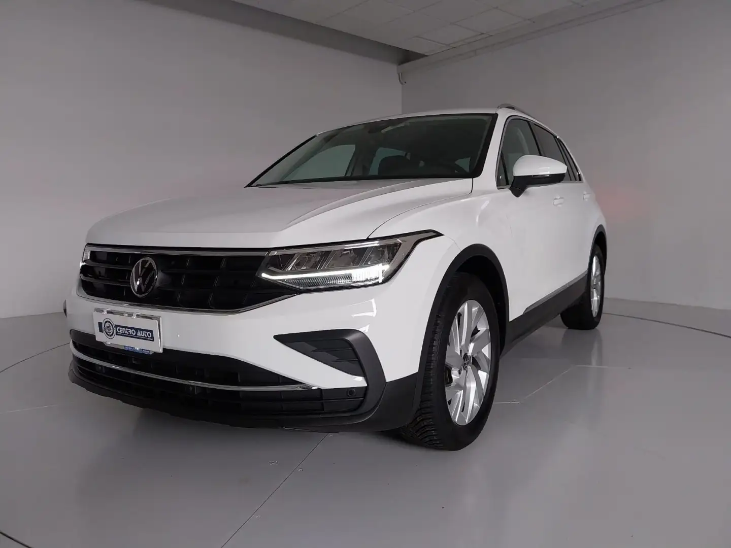 Volkswagen Tiguan 2.0 TDI SCR Move Gancio NAVI Weiß - 2