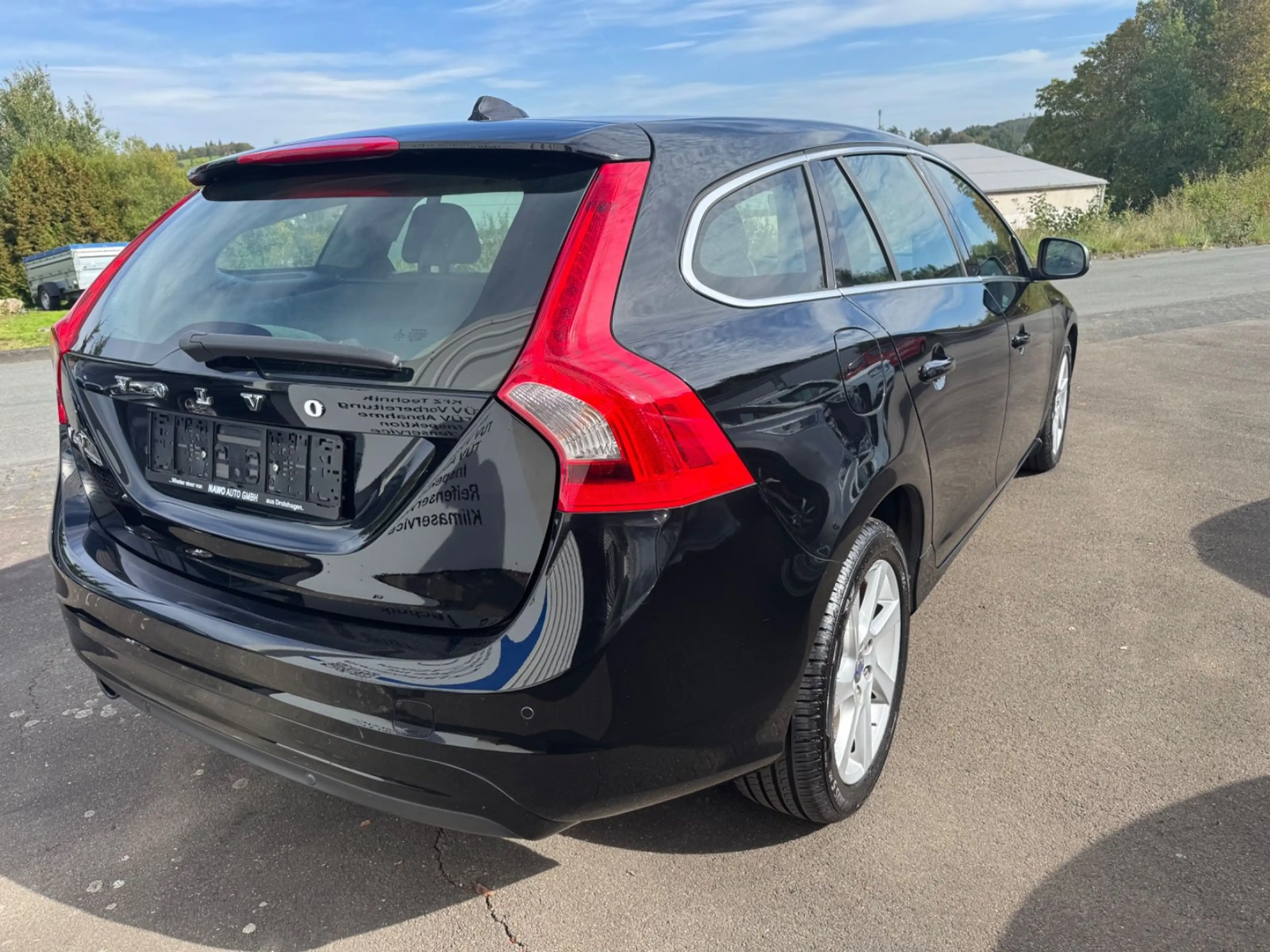Volvo V60 D2 Momentum-Automatik-Leder-Navi-Tüv neu — photo 10