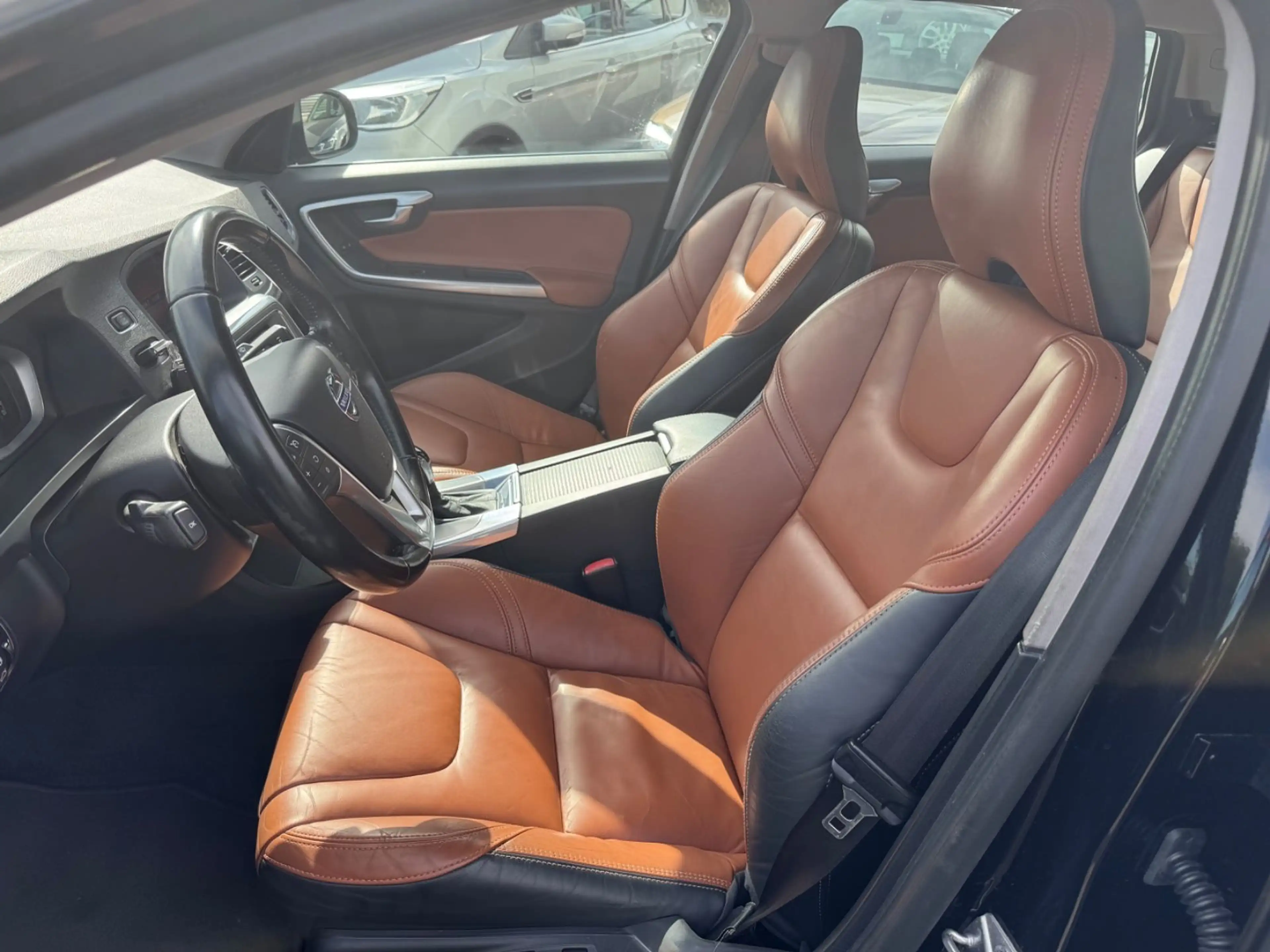 Volvo V60 D2 Momentum-Automatik-Leder-Navi-Tüv neu — photo 12
