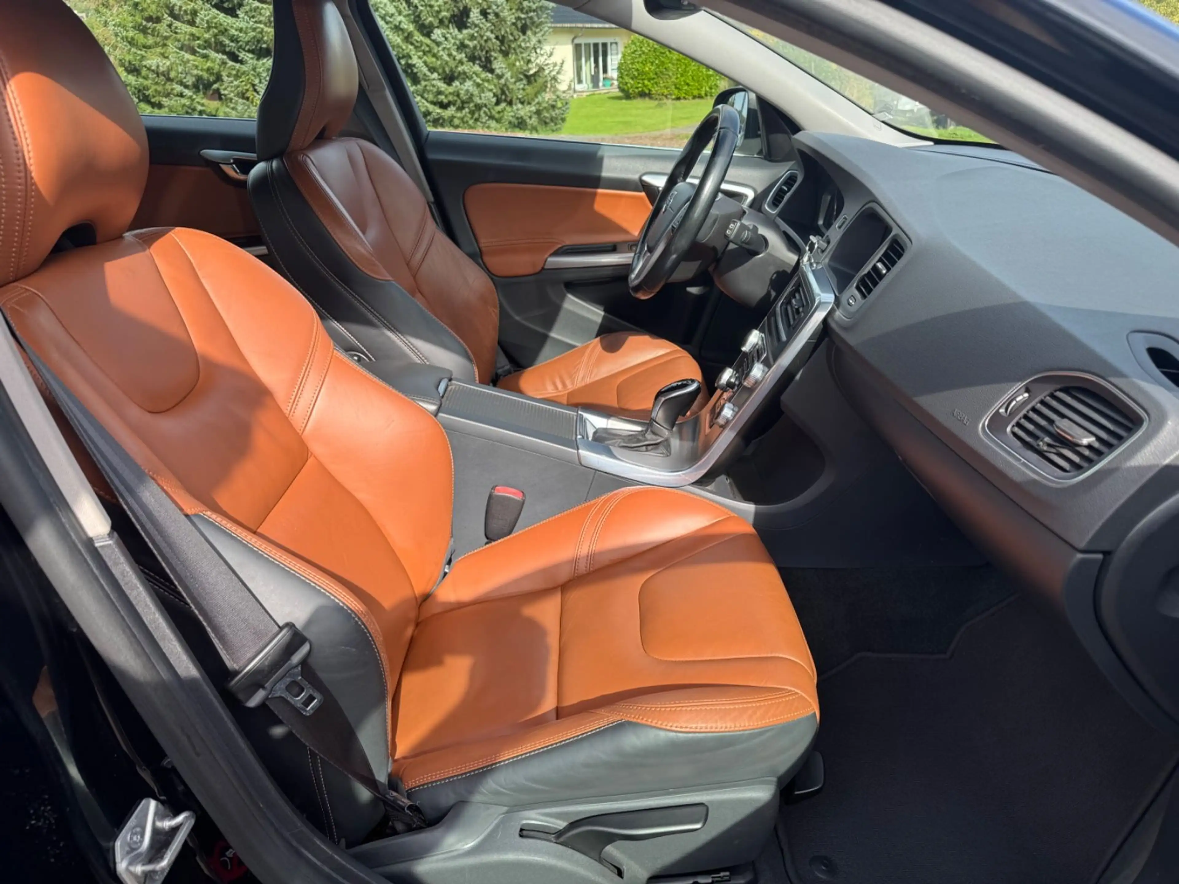Volvo V60 D2 Momentum-Automatik-Leder-Navi-Tüv neu — photo 13