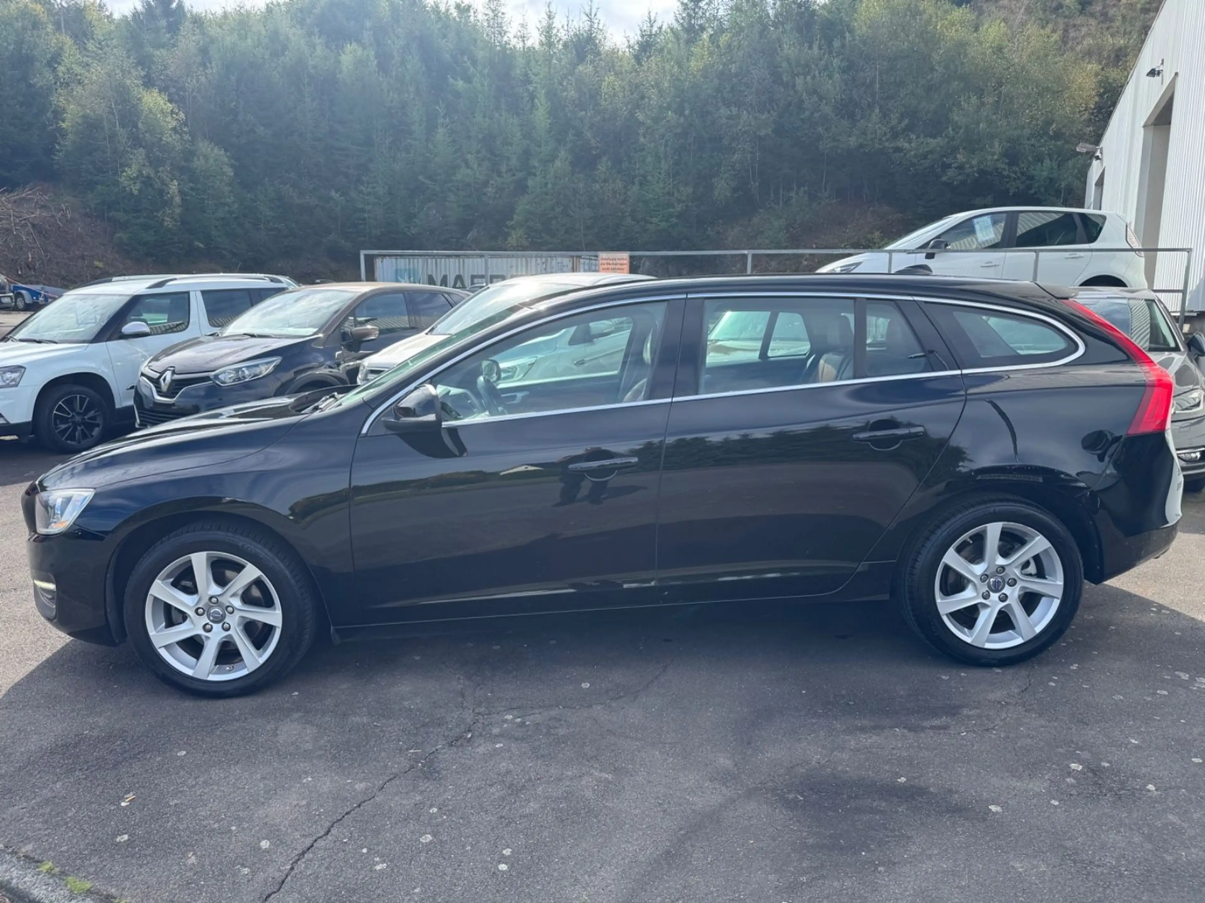 Volvo V60 D2 Momentum-Automatik-Leder-Navi-Tüv neu — photo 7