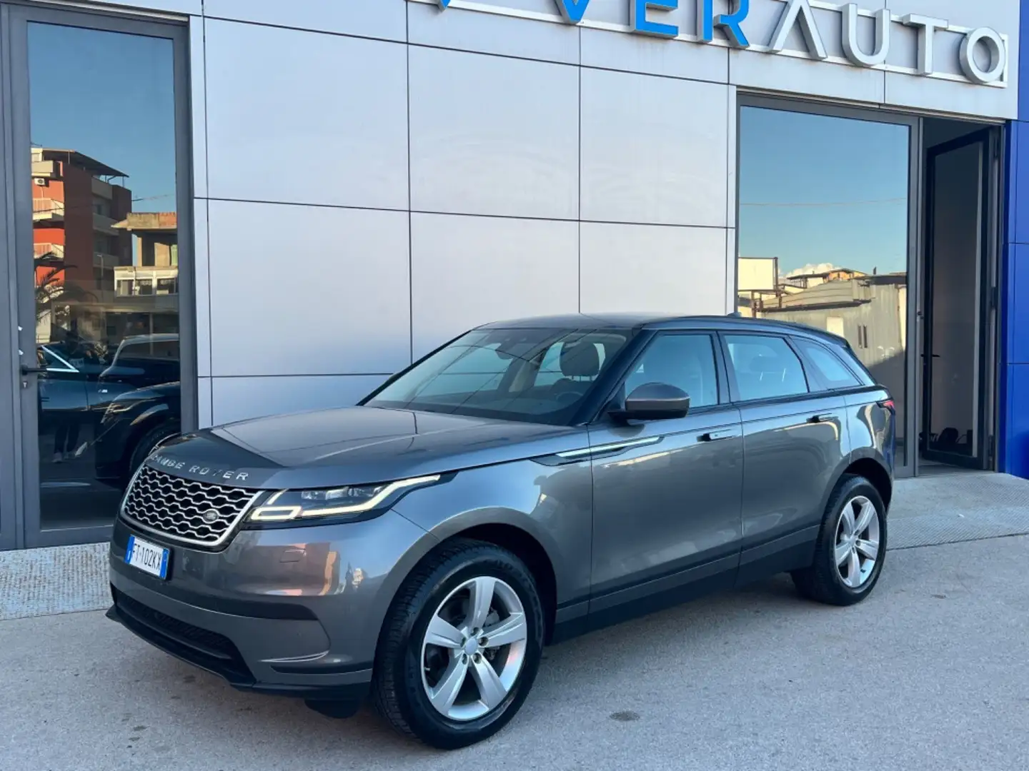 Land Rover Range Rover Velar 2.0d i4 R-Dynamic S 180cv auto Grigio - 1