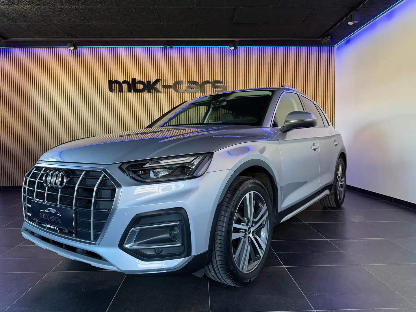 Audi Q5 35 TDI Advanced *AHK* Grau - 2