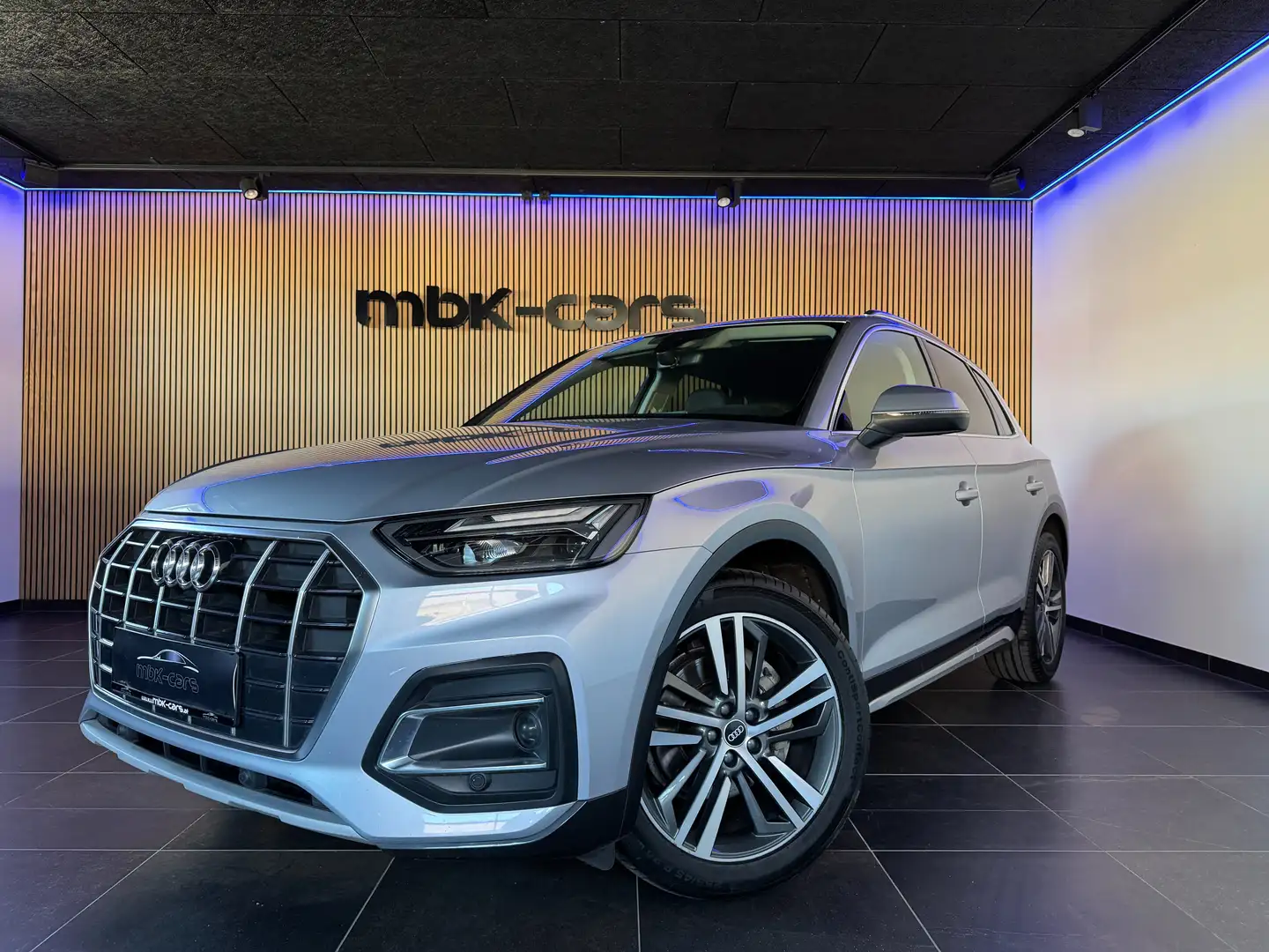 Audi Q5 35 TDI Advanced *AHK* Grau - 1