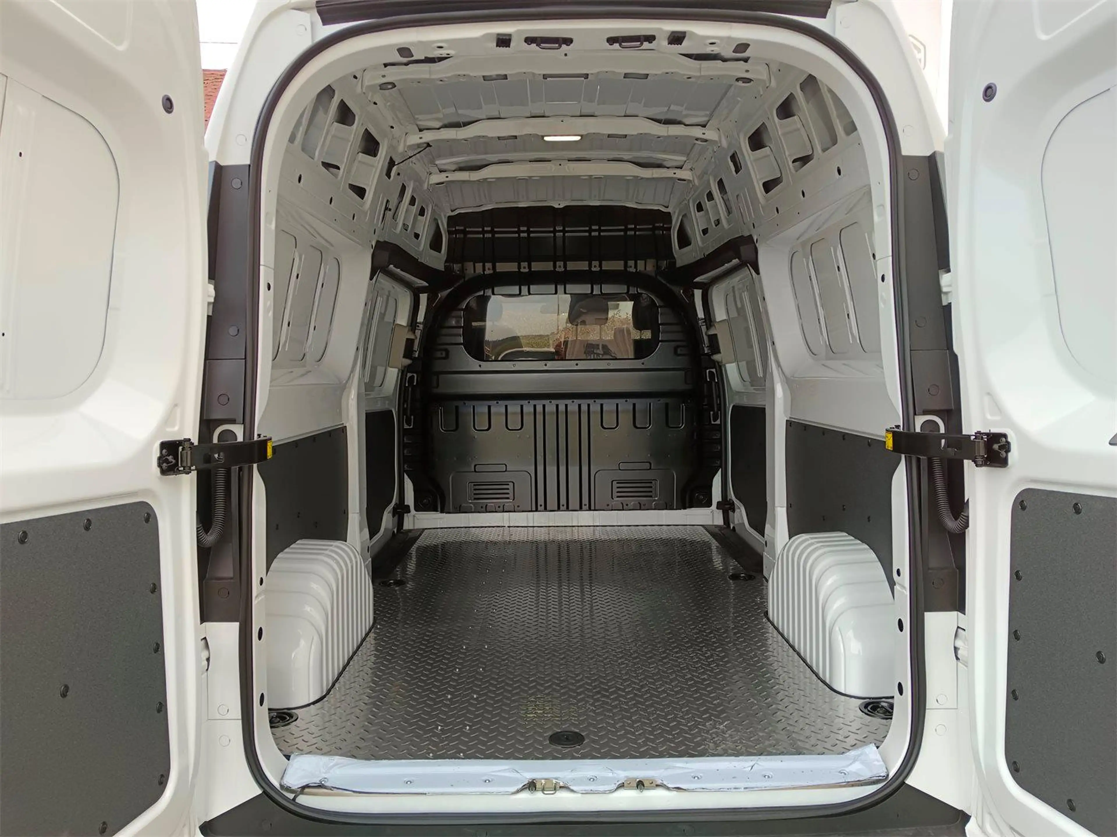 Maxus Deliver 7 *L2H2* *inkl. Paket 3,* 2x Schiebetüre* — photo 7