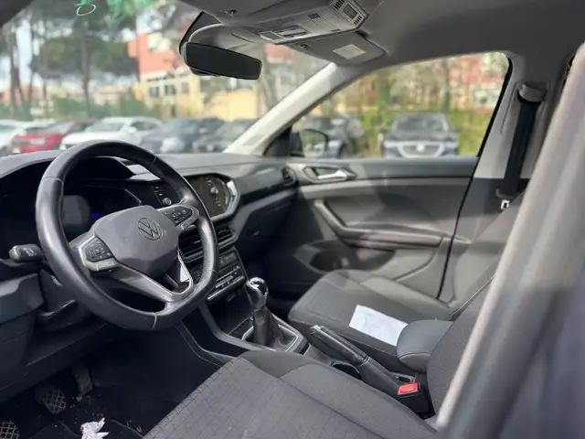 Volkswagen T-Cross view 11