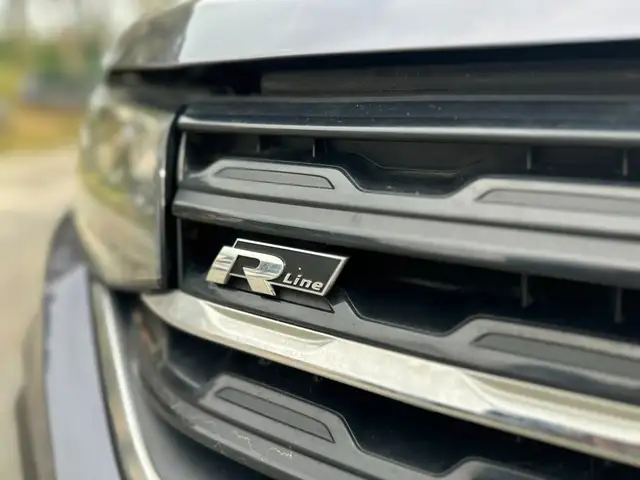 Volkswagen T-Cross view 9