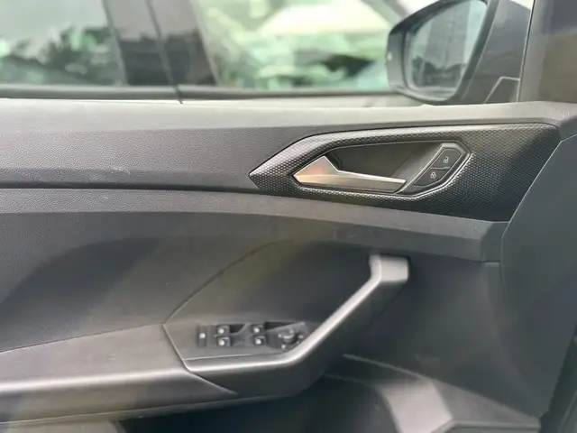 Volkswagen T-Cross view 13
