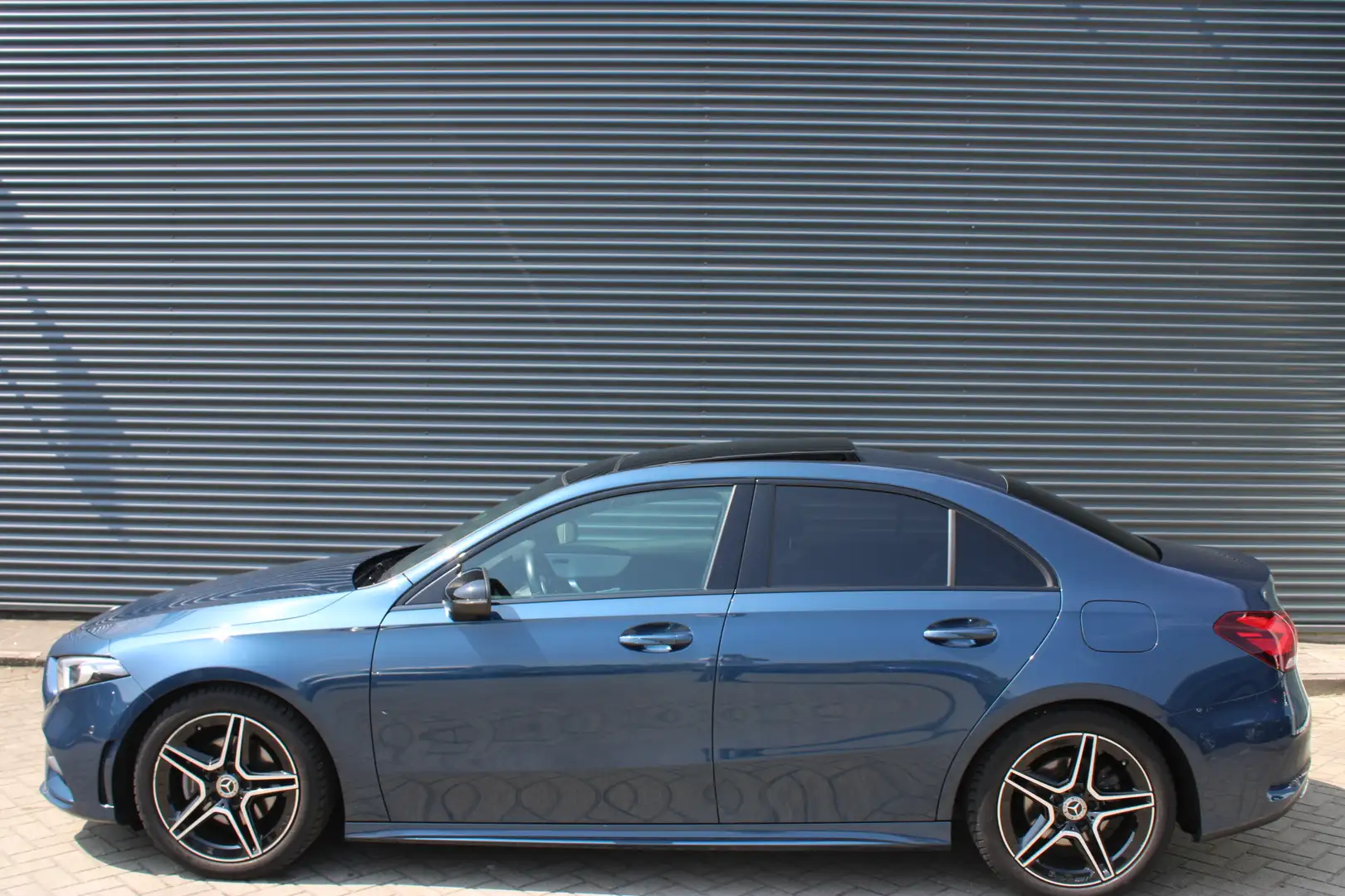 Mercedes-Benz A 200 AMG Sfeerverlichting Panoramadak Leer High-Perform Blu/Azzurro - 2