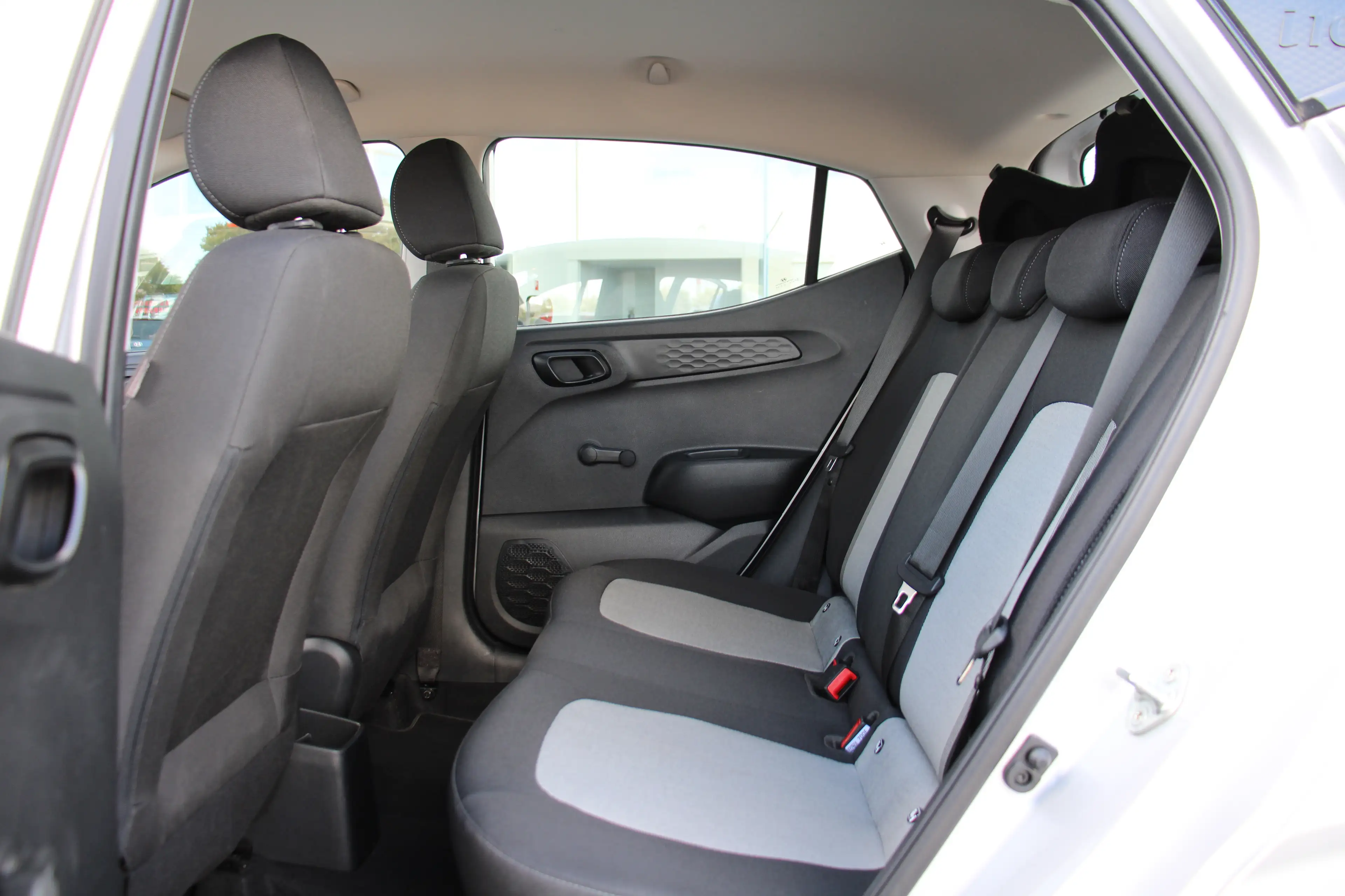 Hyundai i10 1.0 Air 67 PK M5 Safety Plus — photo 11