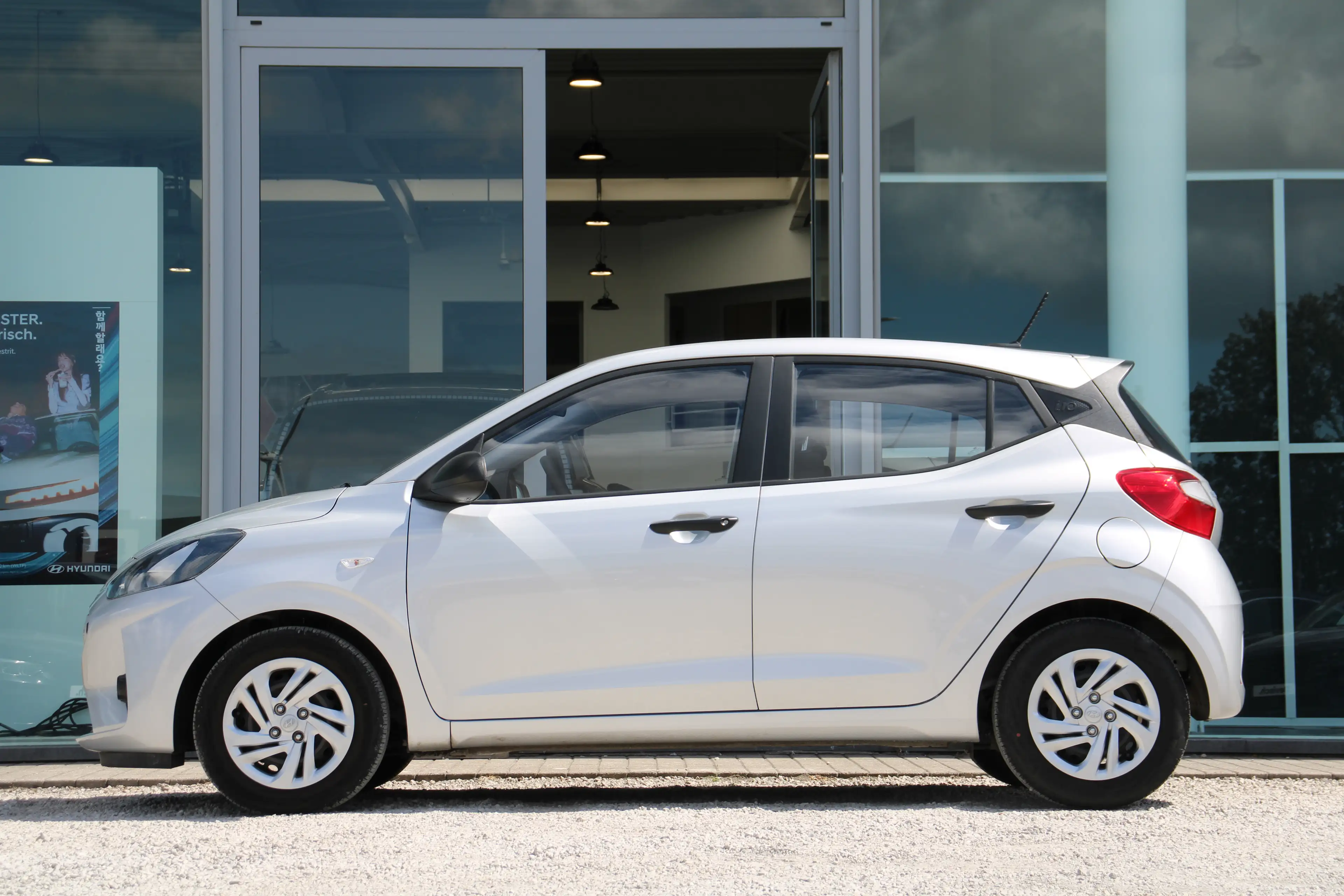 Hyundai i10 1.0 Air 67 PK M5 Safety Plus — photo 3