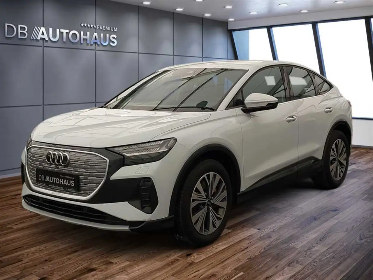 Audi Q4 e-tron 45 quattro — миниатюра 1