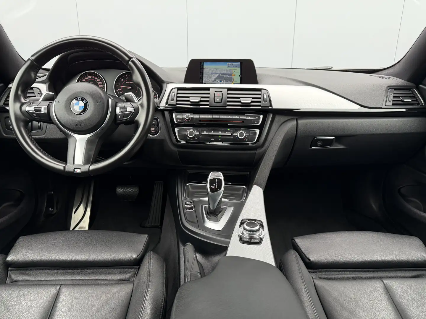 BMW 420 4-serie Coupé 420i xDrive Business Automaat Naviga Zwart - 2