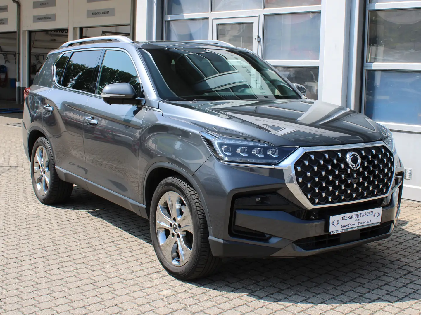 SsangYong Rexton 2.2 e-XDi 220 4WDAut. Sapphire Grey - 1