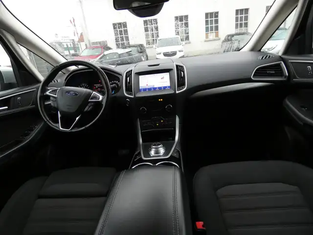 Ford S-Max view 11