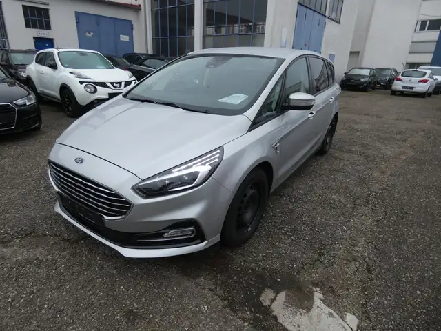 Ford S-Max view 3