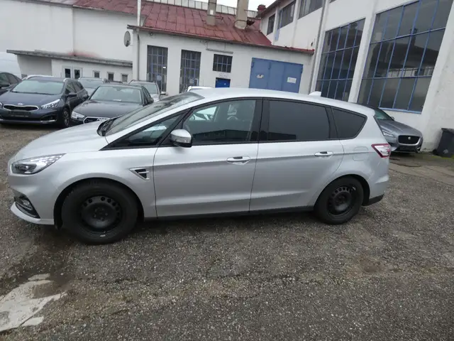 Ford S-Max view 4