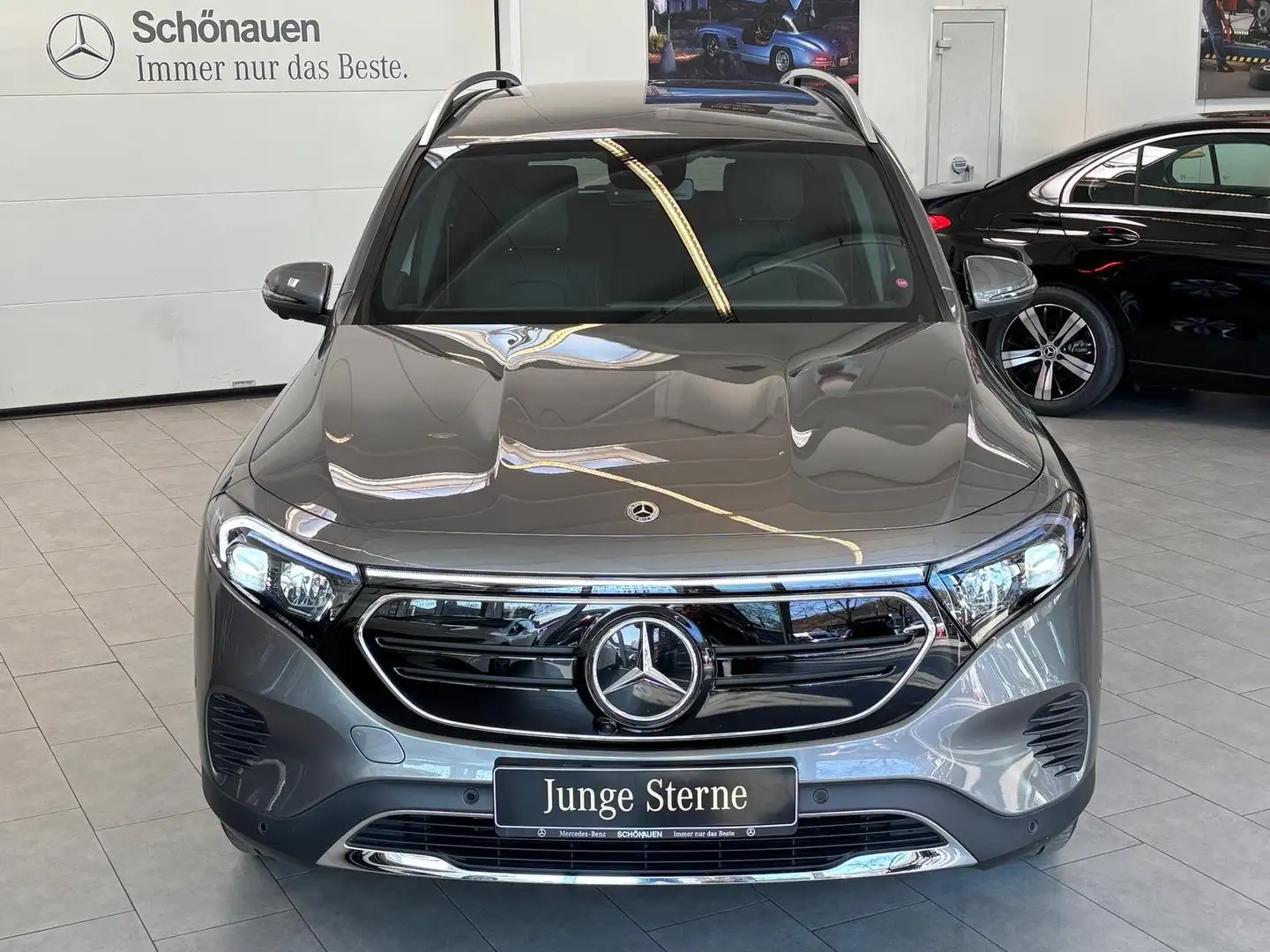 Mercedes-Benz EQB 300 4M 7 SITZER+ADVANCED+360°+CARPLAY+SHZ Grijs - 2