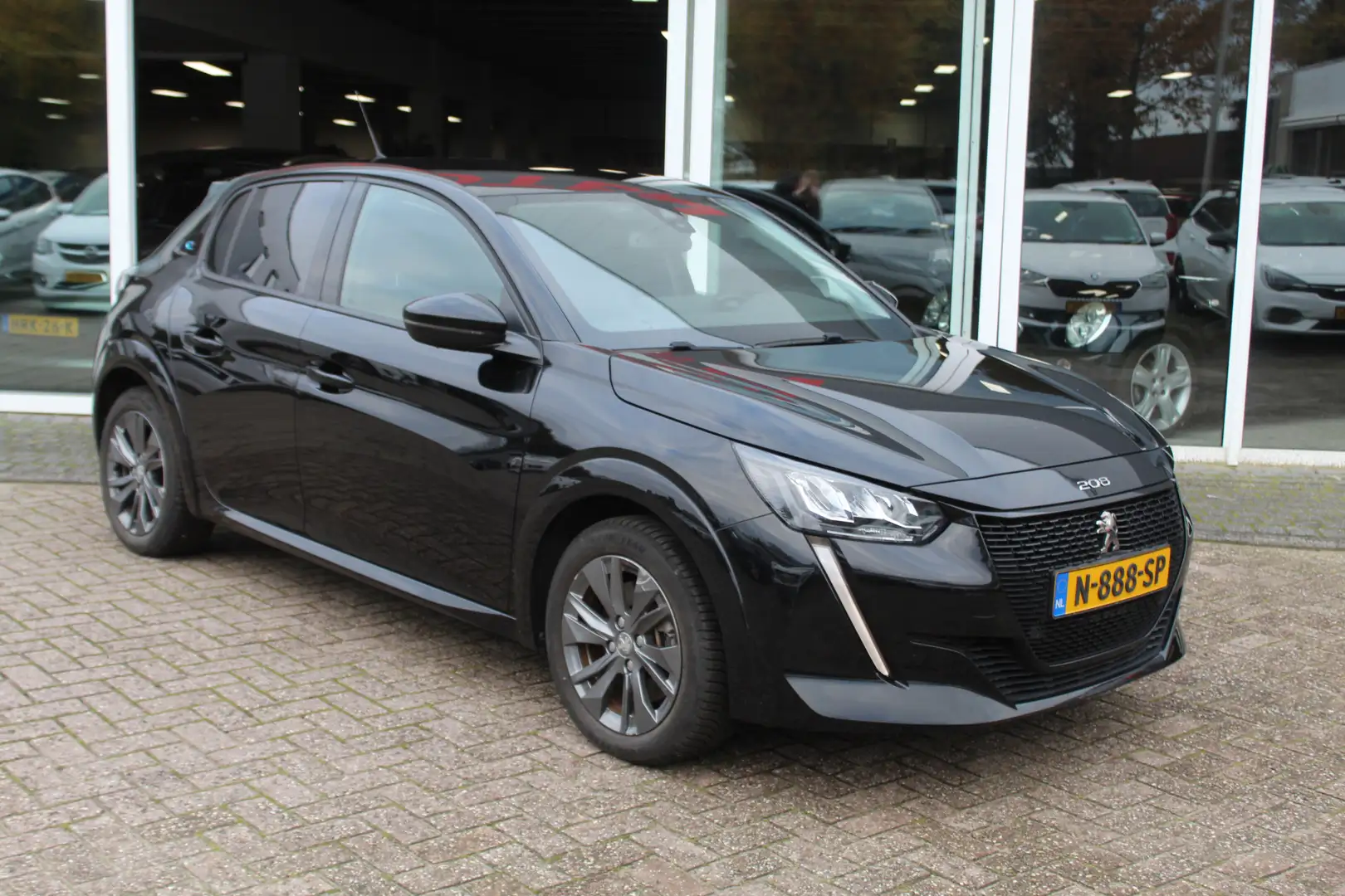 Peugeot e-208 EV Allure 50 kWh Zwart - 2