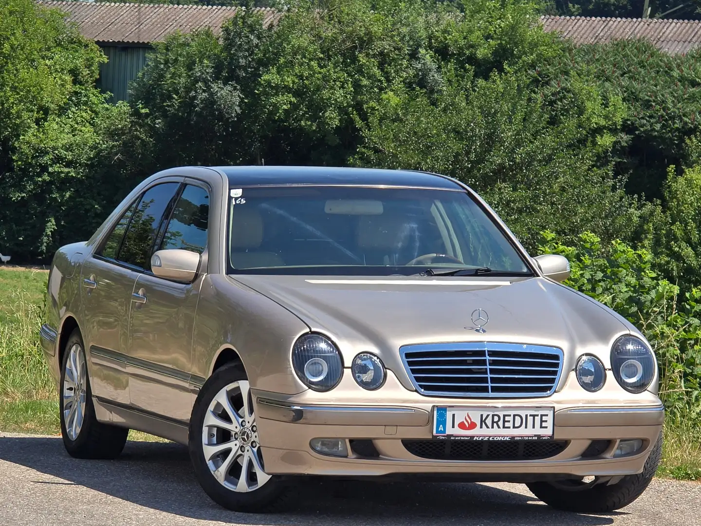 Mercedes-Benz E 320 Avantgarde 4MATIC Top* Kredit* Automatik* Tempomat Beżowy - 2