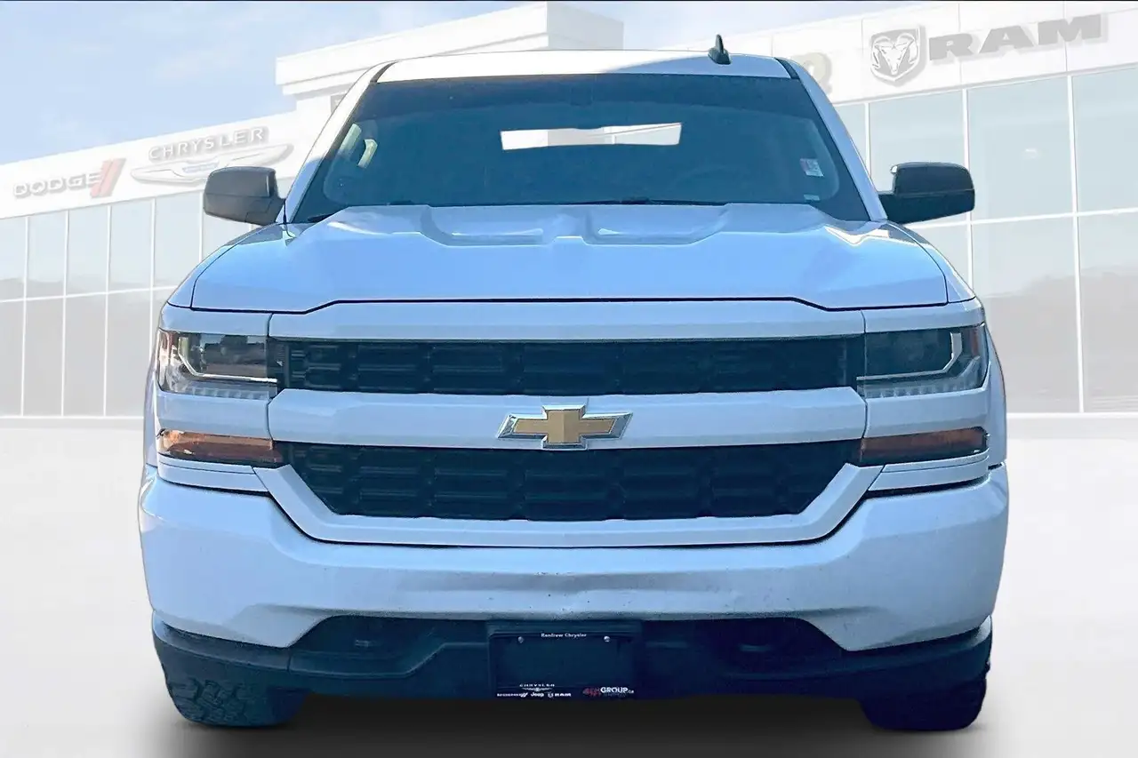 Chevrolet Silverado 1500 снимка Chevrolet Silverado 1500