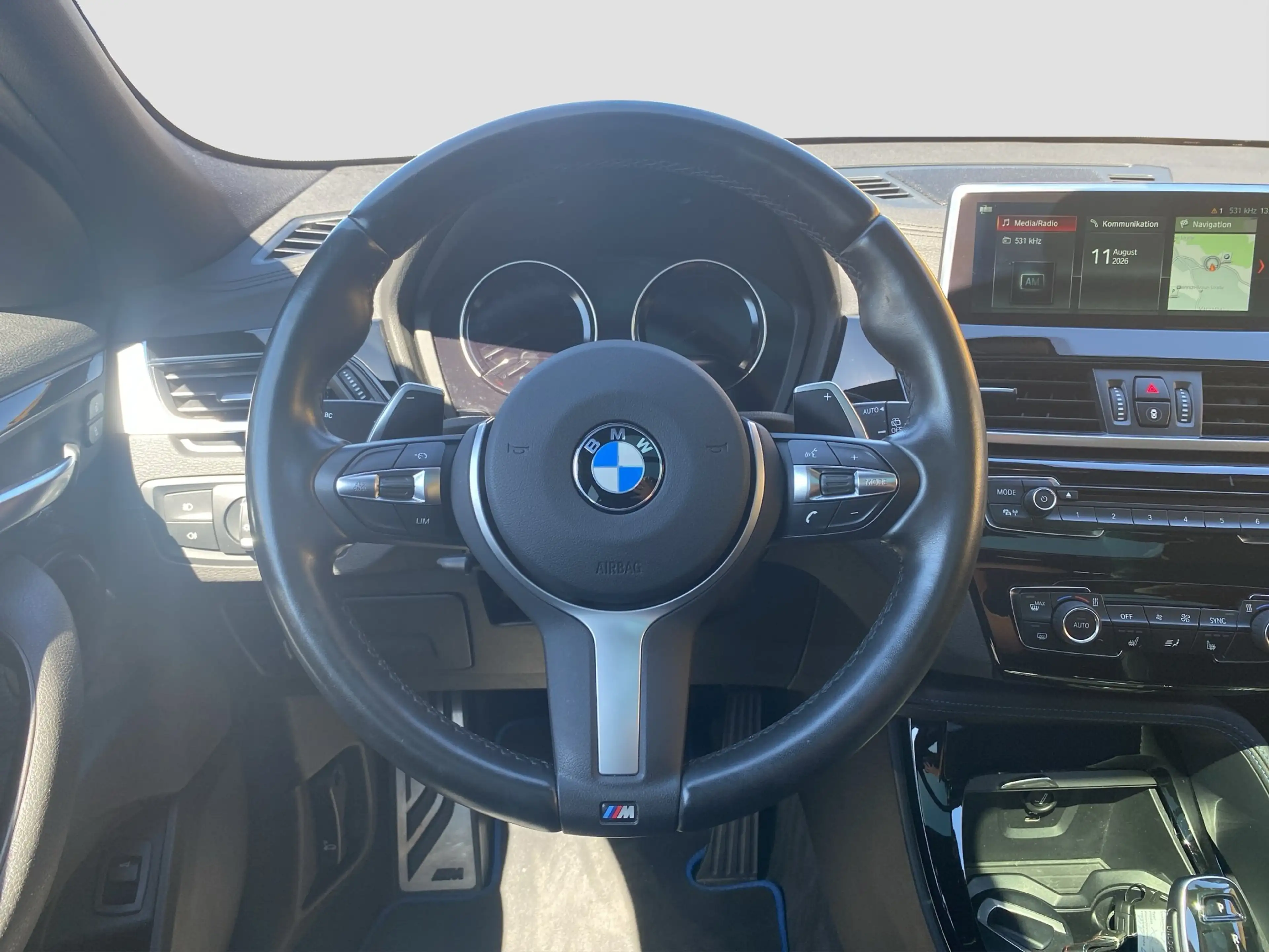 BMW X2 xDrive 20d //M-Sport X LED Pano AHK RFK HUD Hifi — photo 13